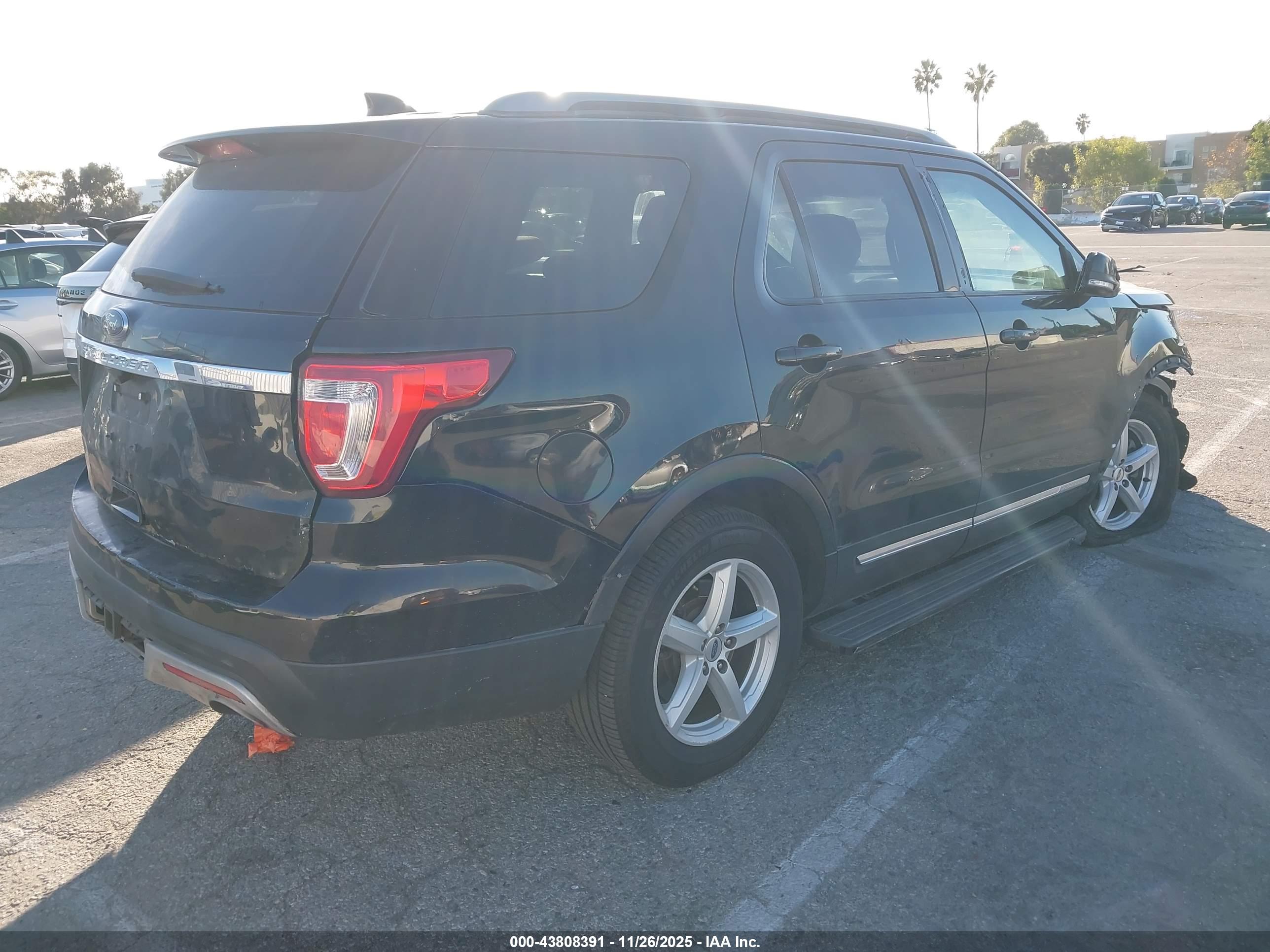 FORD EXPLORER image 4