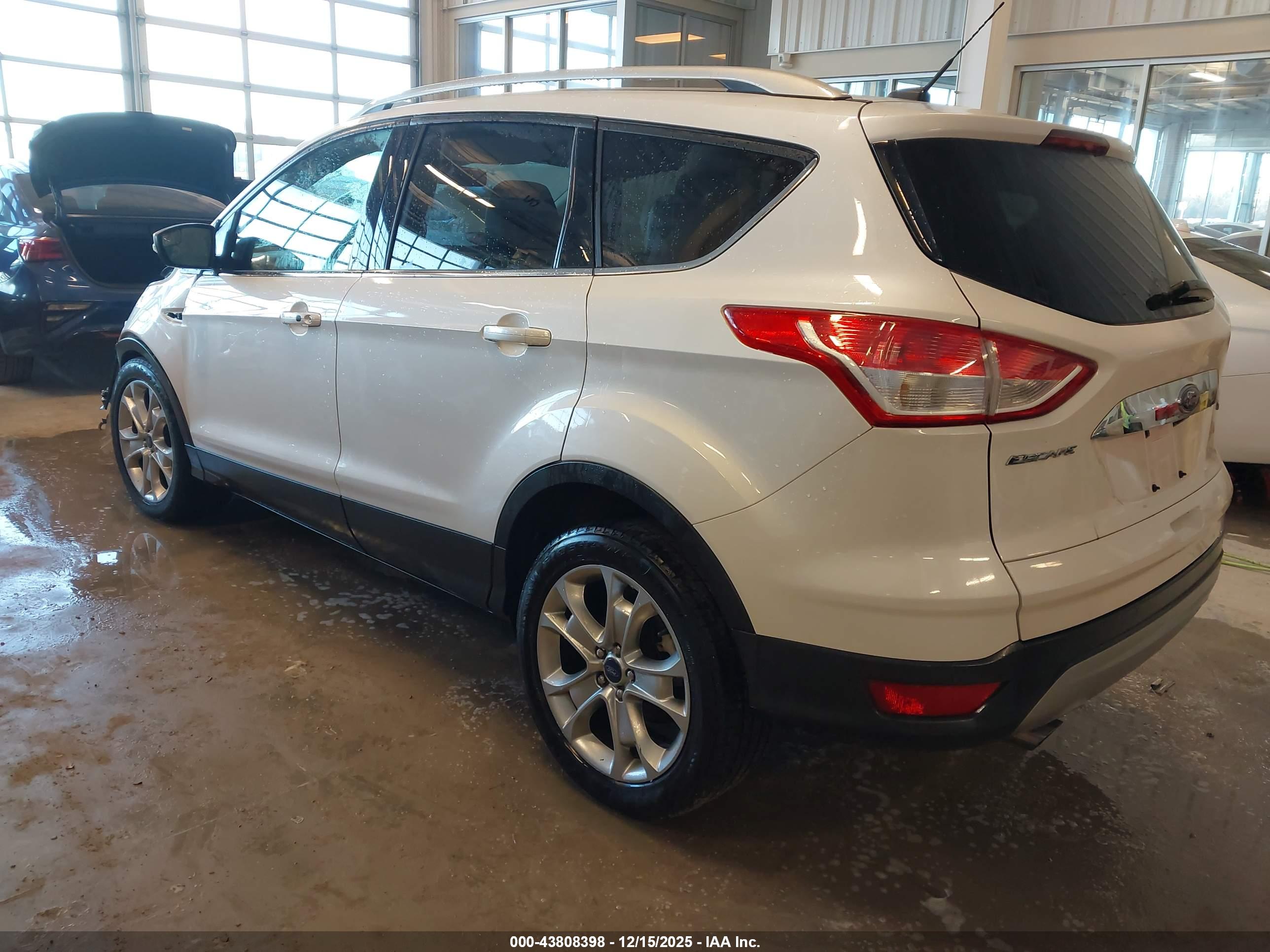 FORD ESCAPE image 3