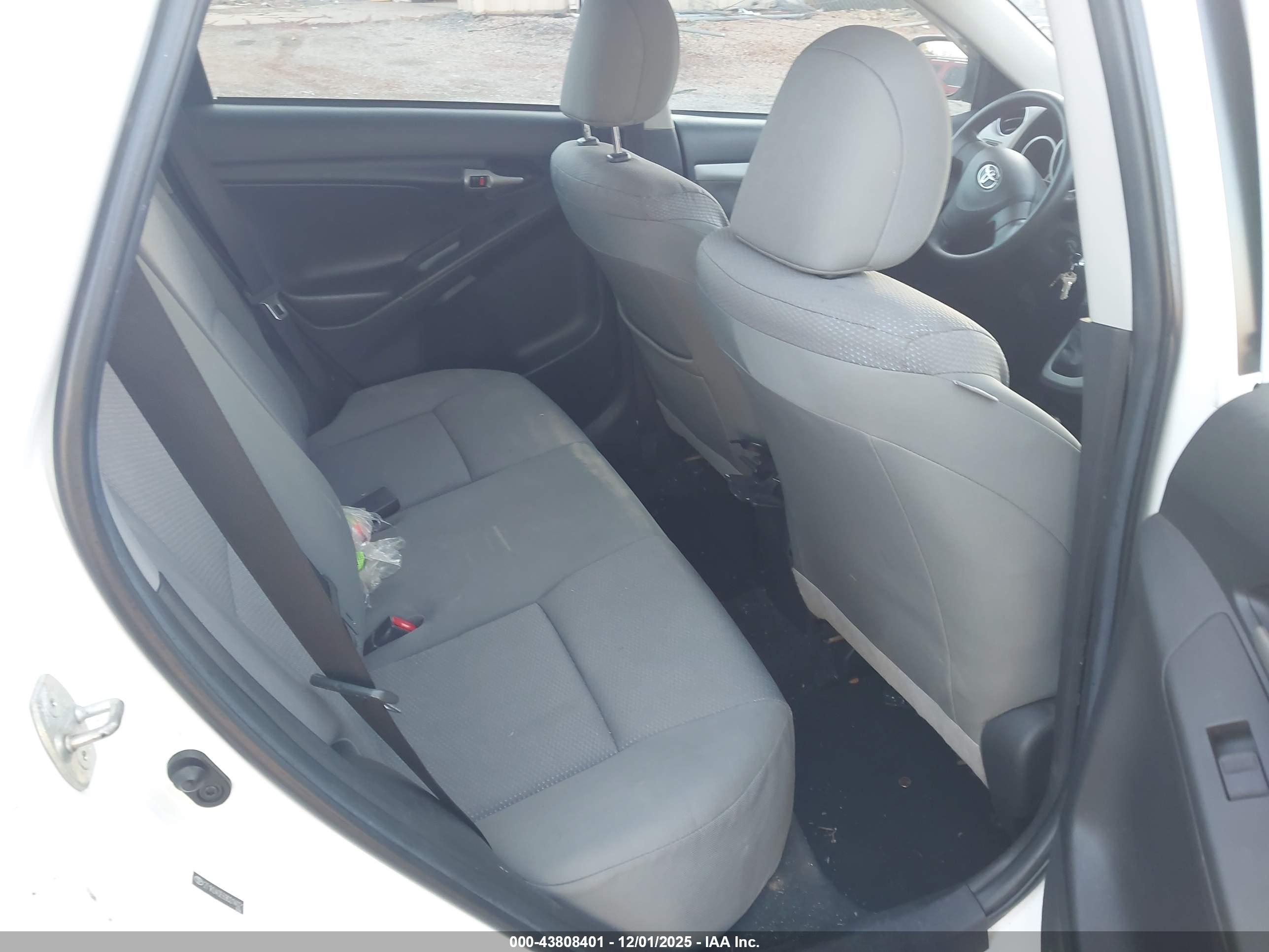 TOYOTA MATRIX image 8