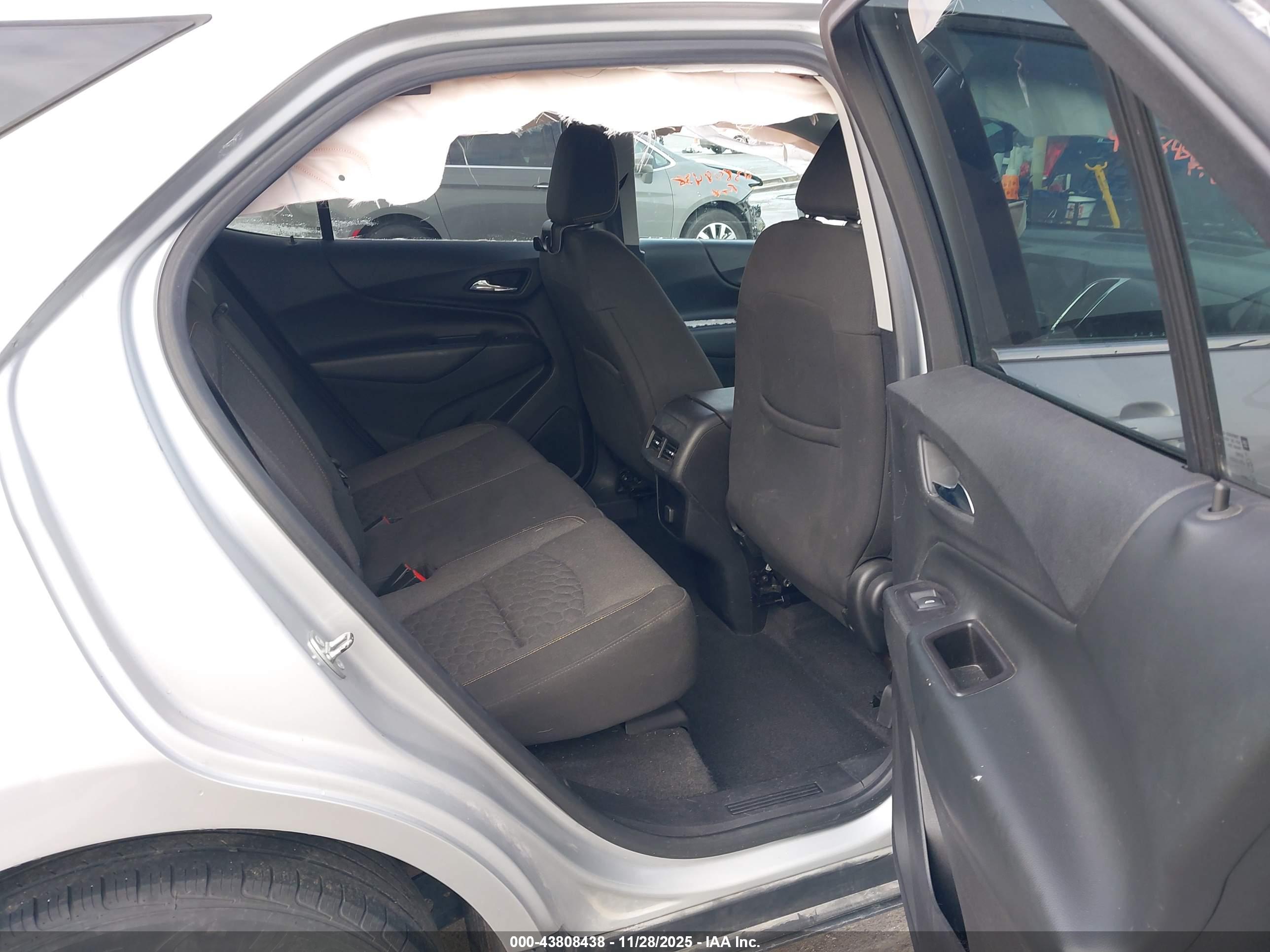 CHEVROLET EQUINOX image 8