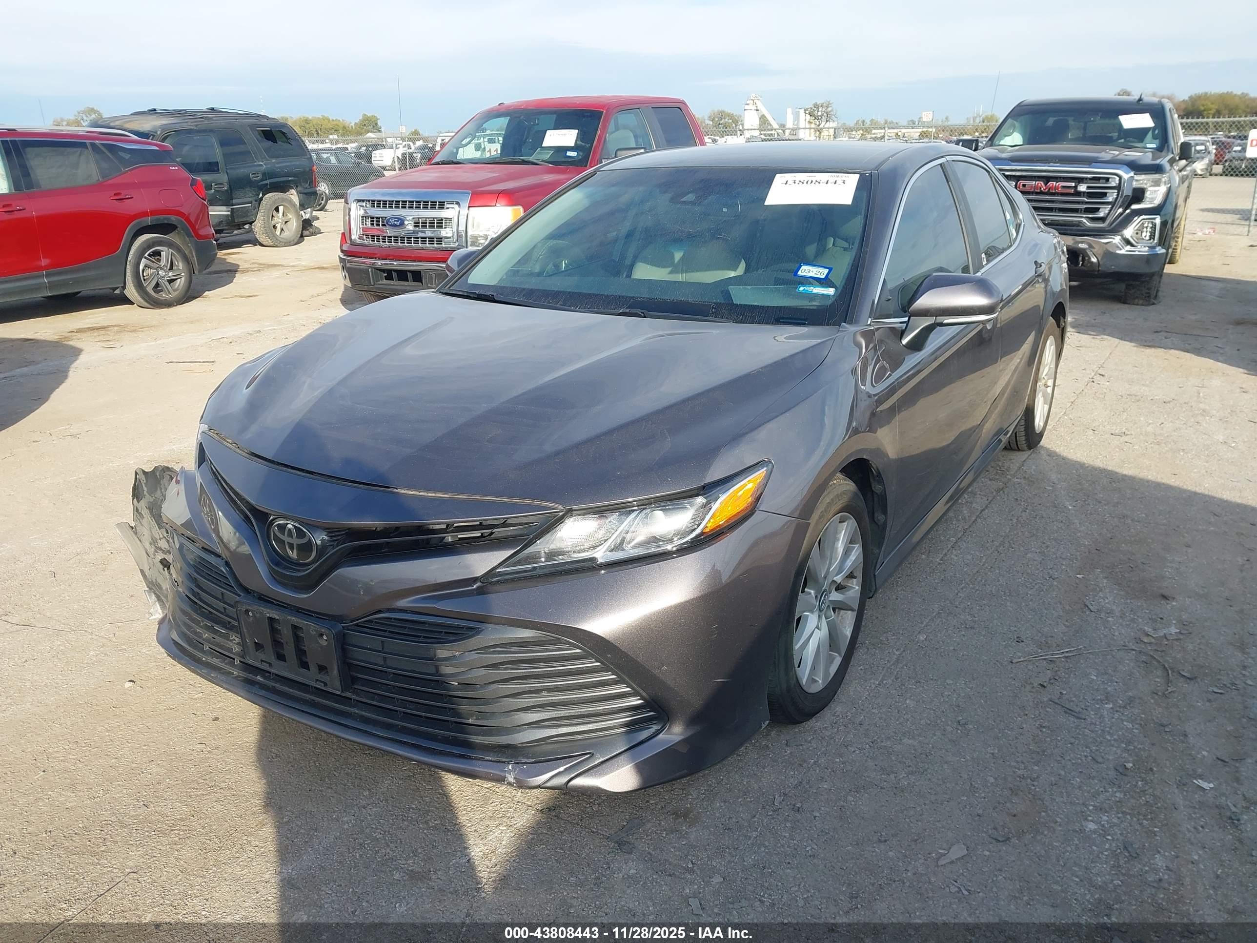 TOYOTA CAMRY image 2