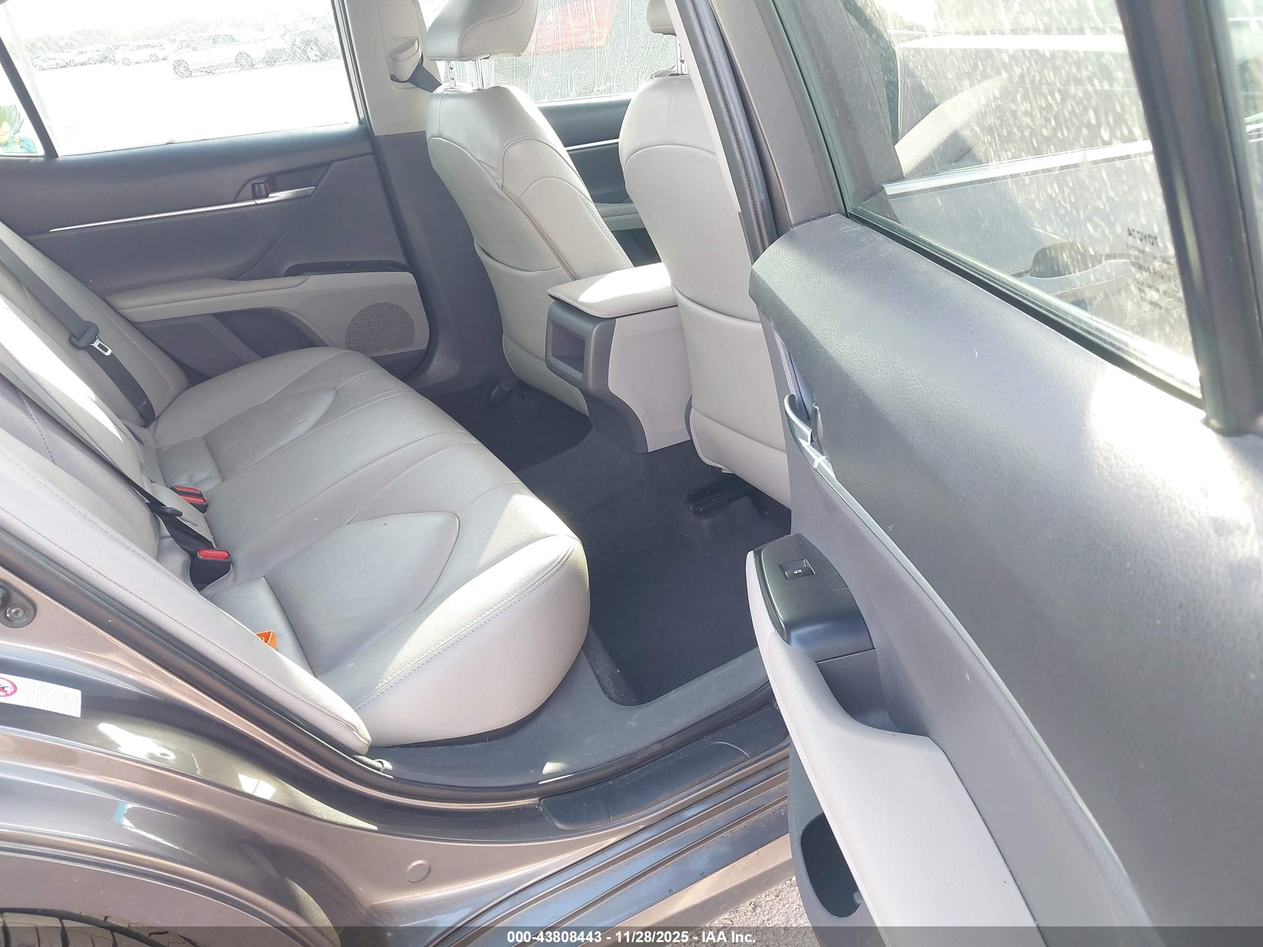 TOYOTA CAMRY image 8