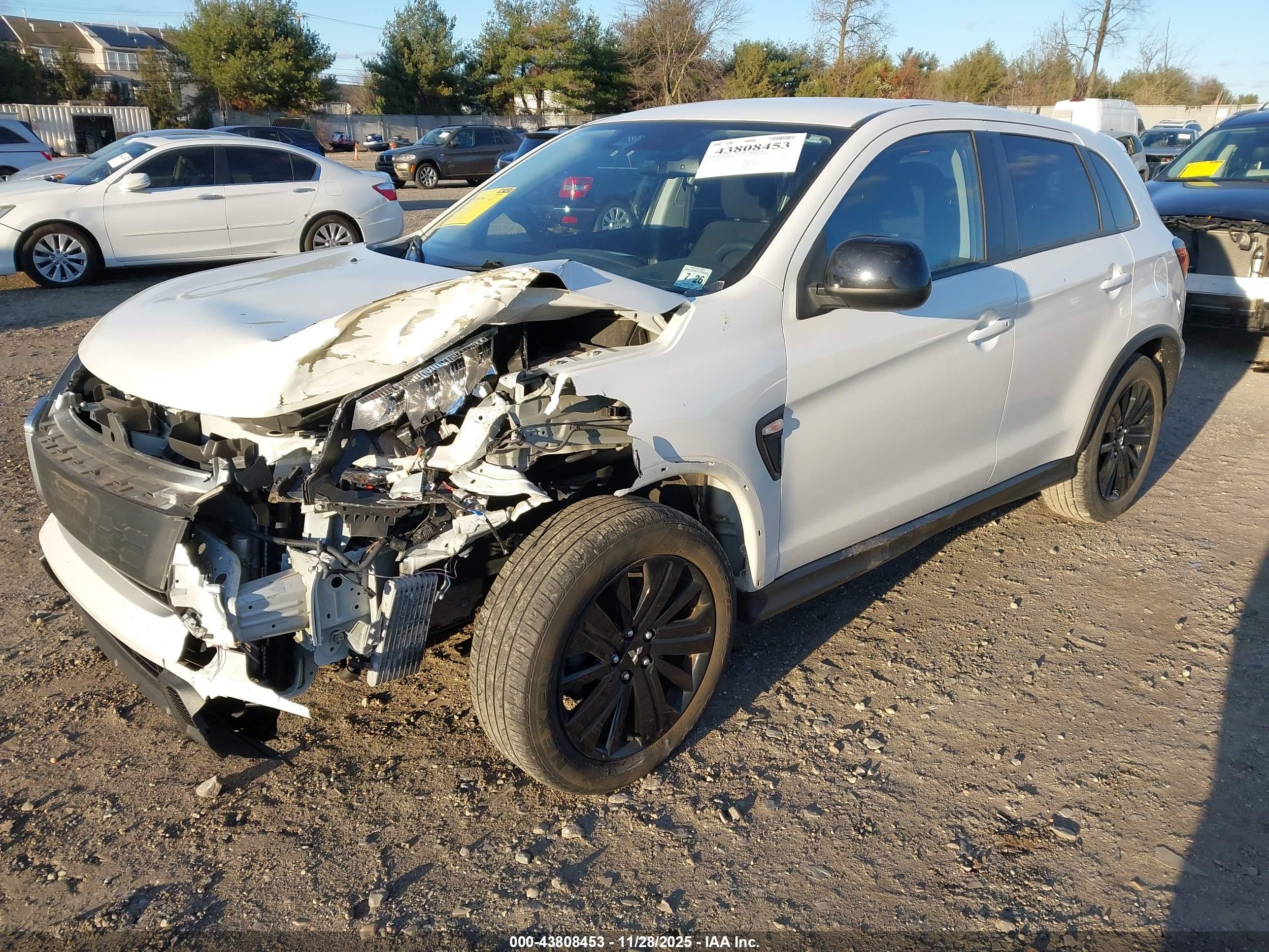 MITSUBISHI OUTLANDER image 2