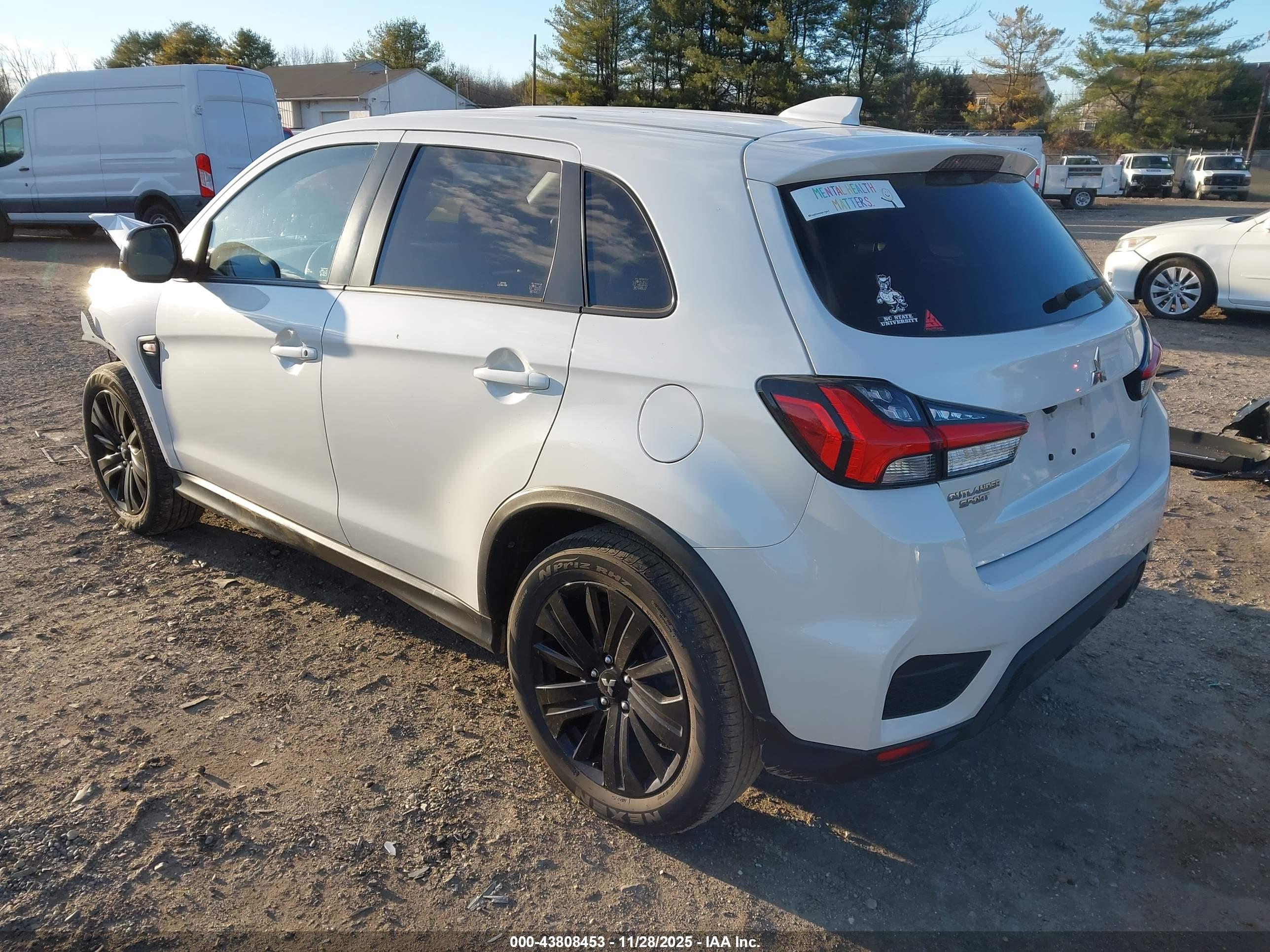 MITSUBISHI OUTLANDER image 3