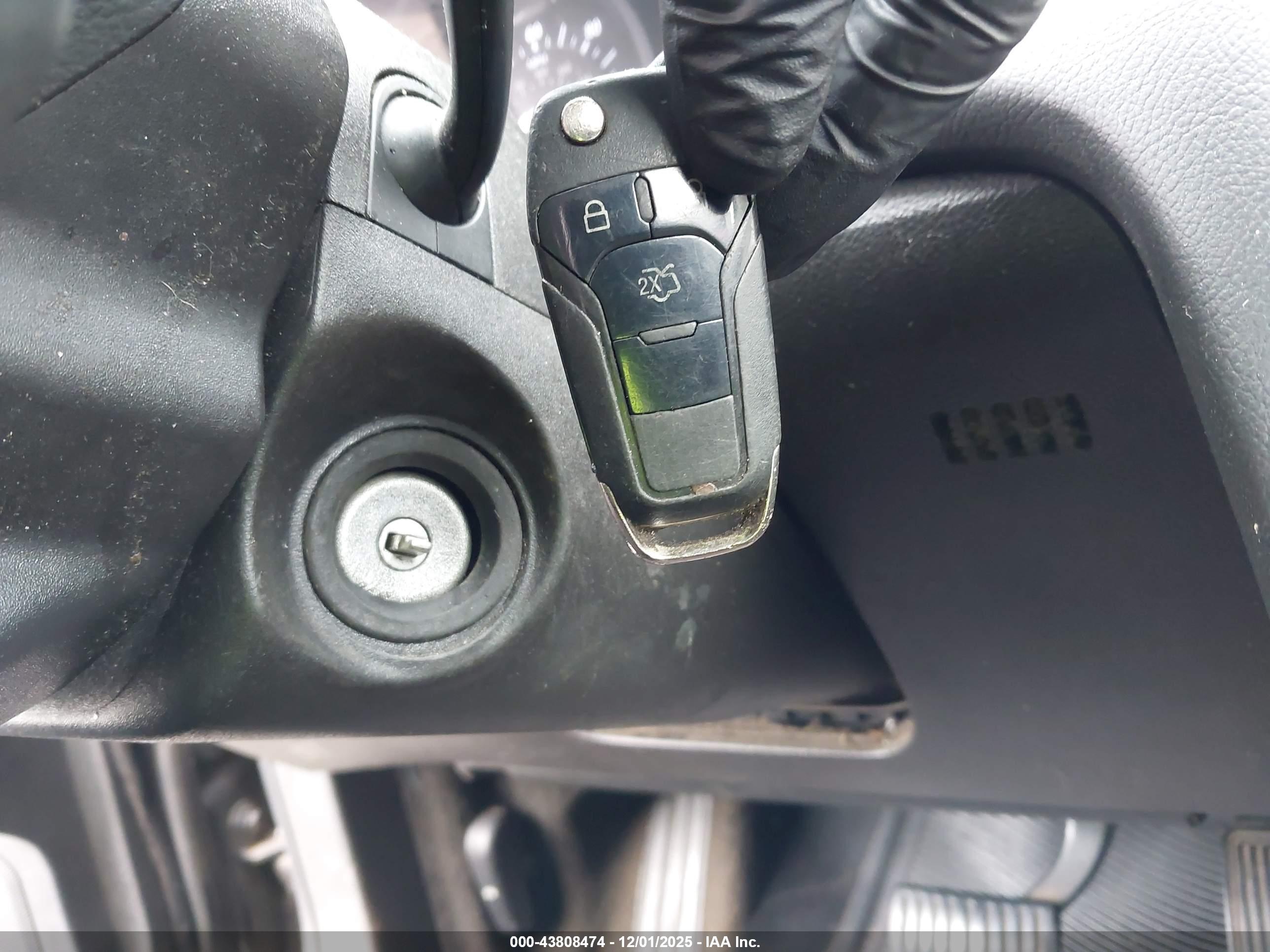 FORD FUSION image 11
