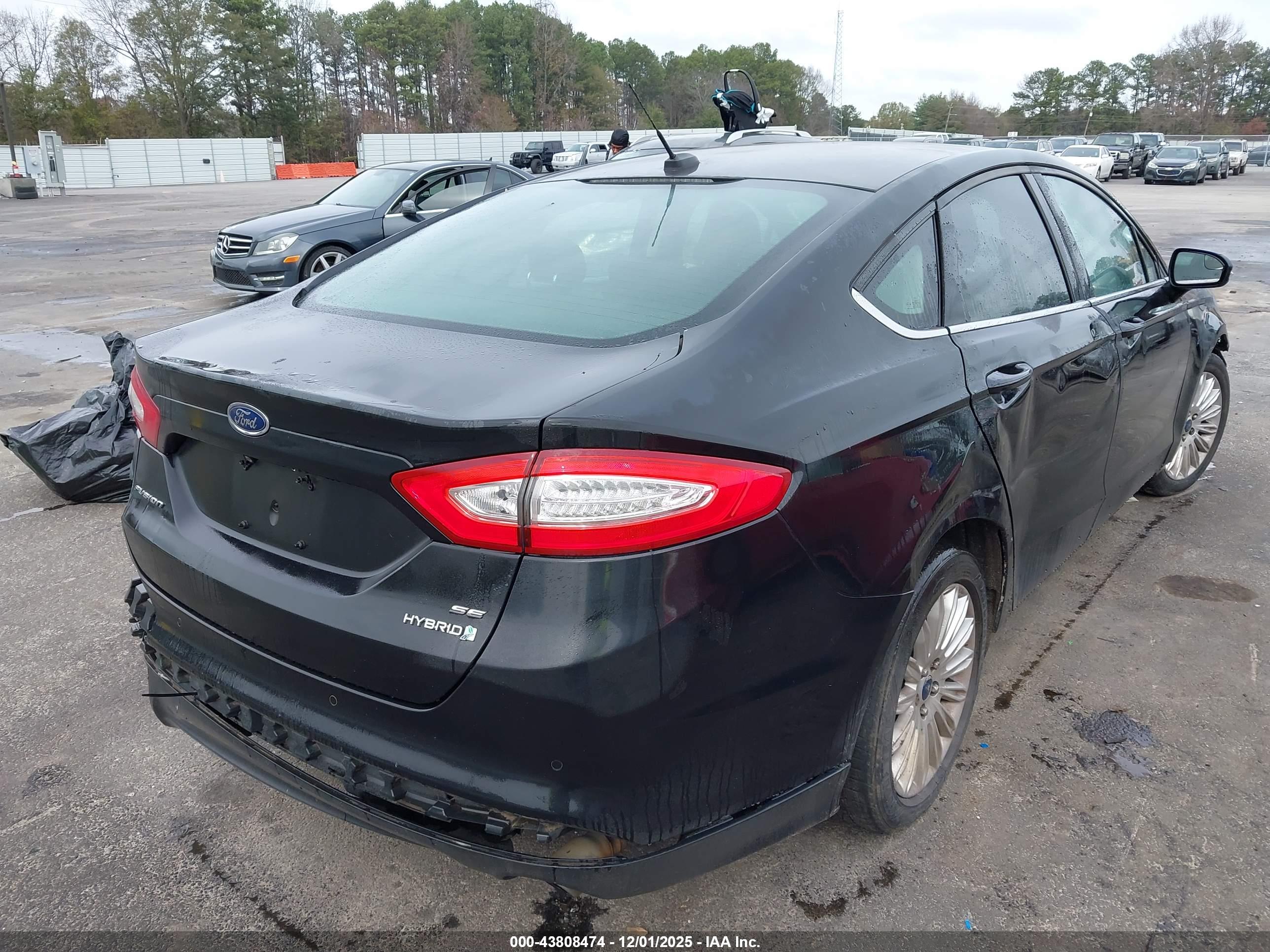 FORD FUSION image 4