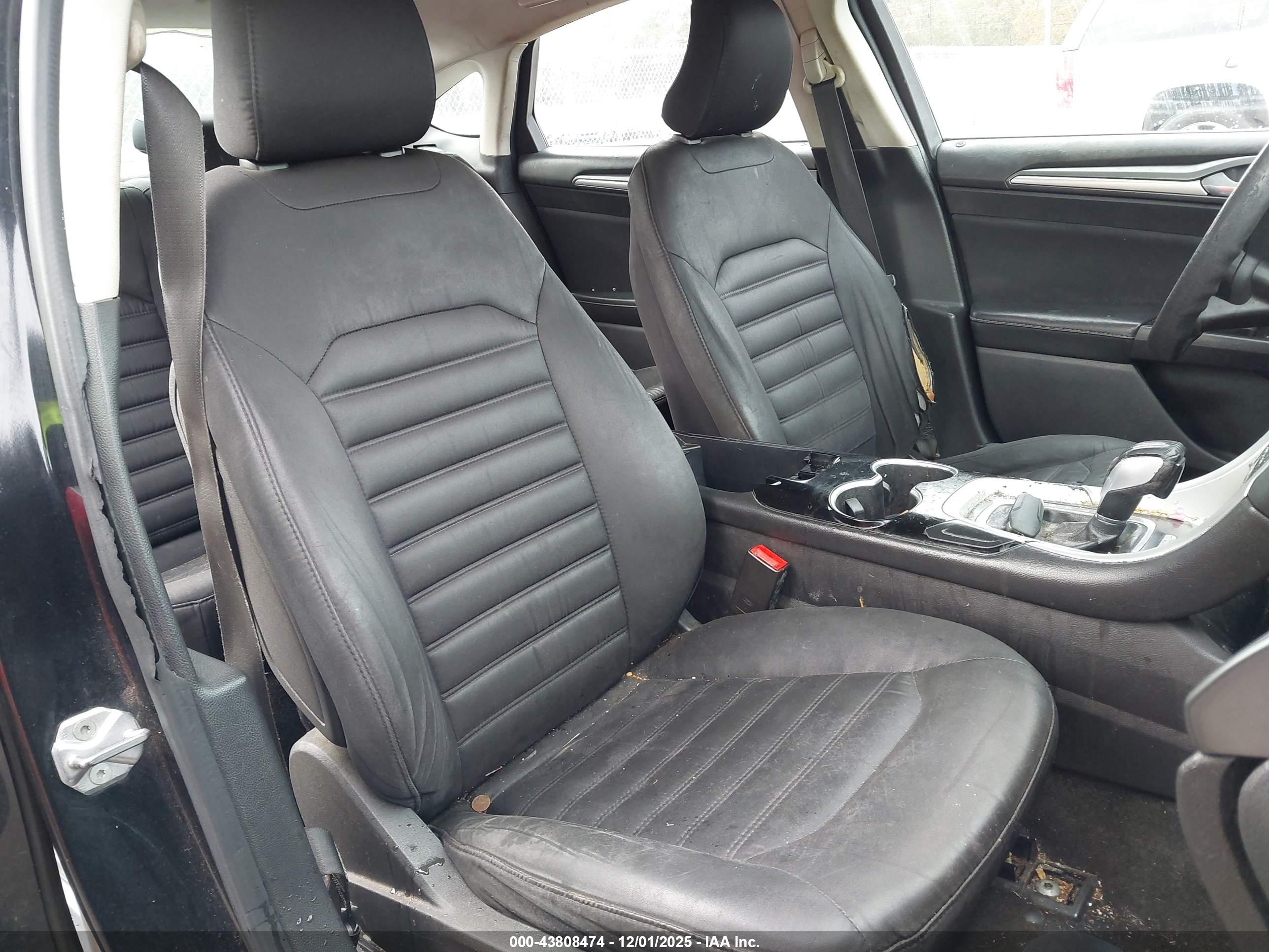 FORD FUSION image 5