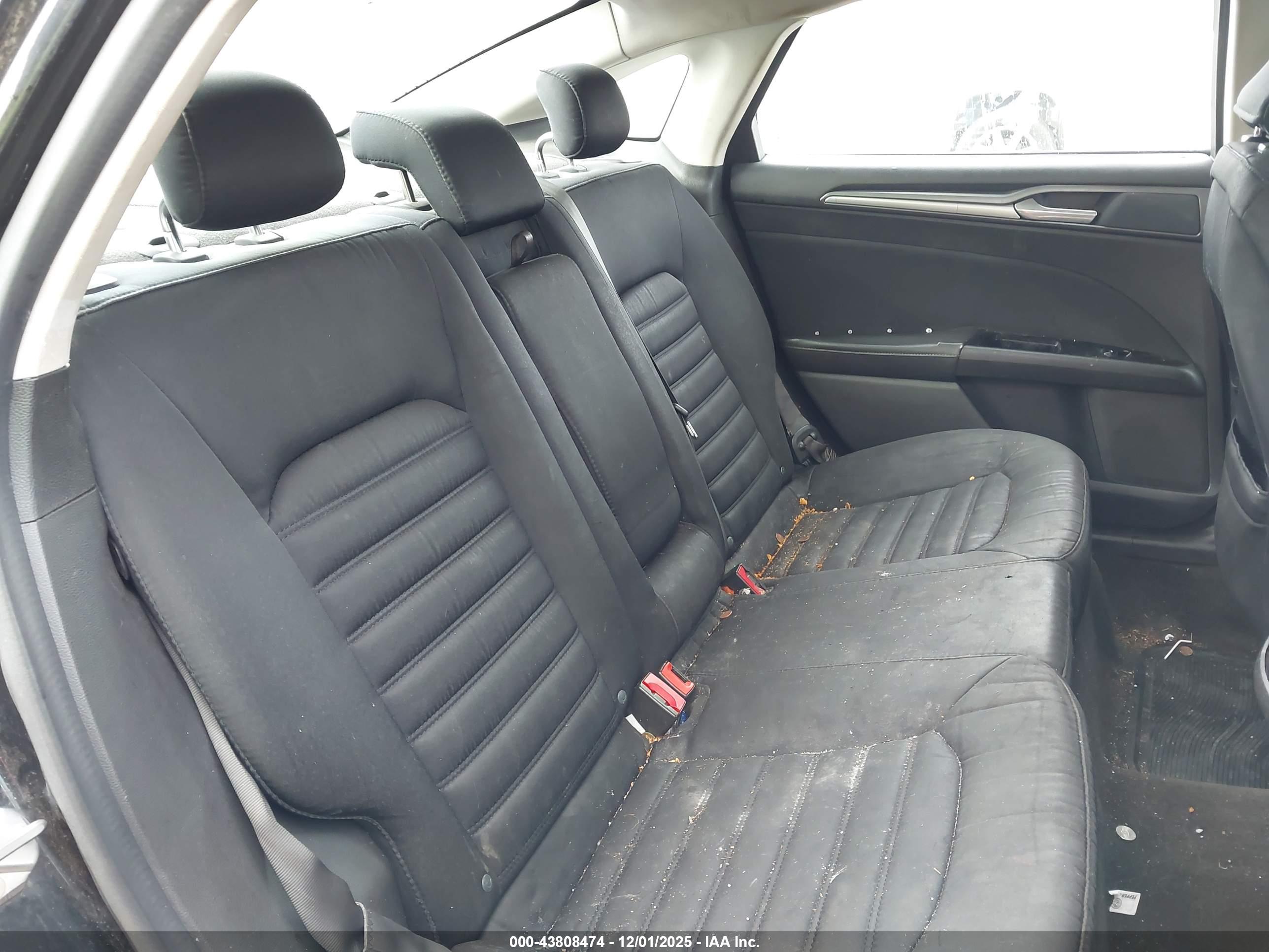 FORD FUSION image 8