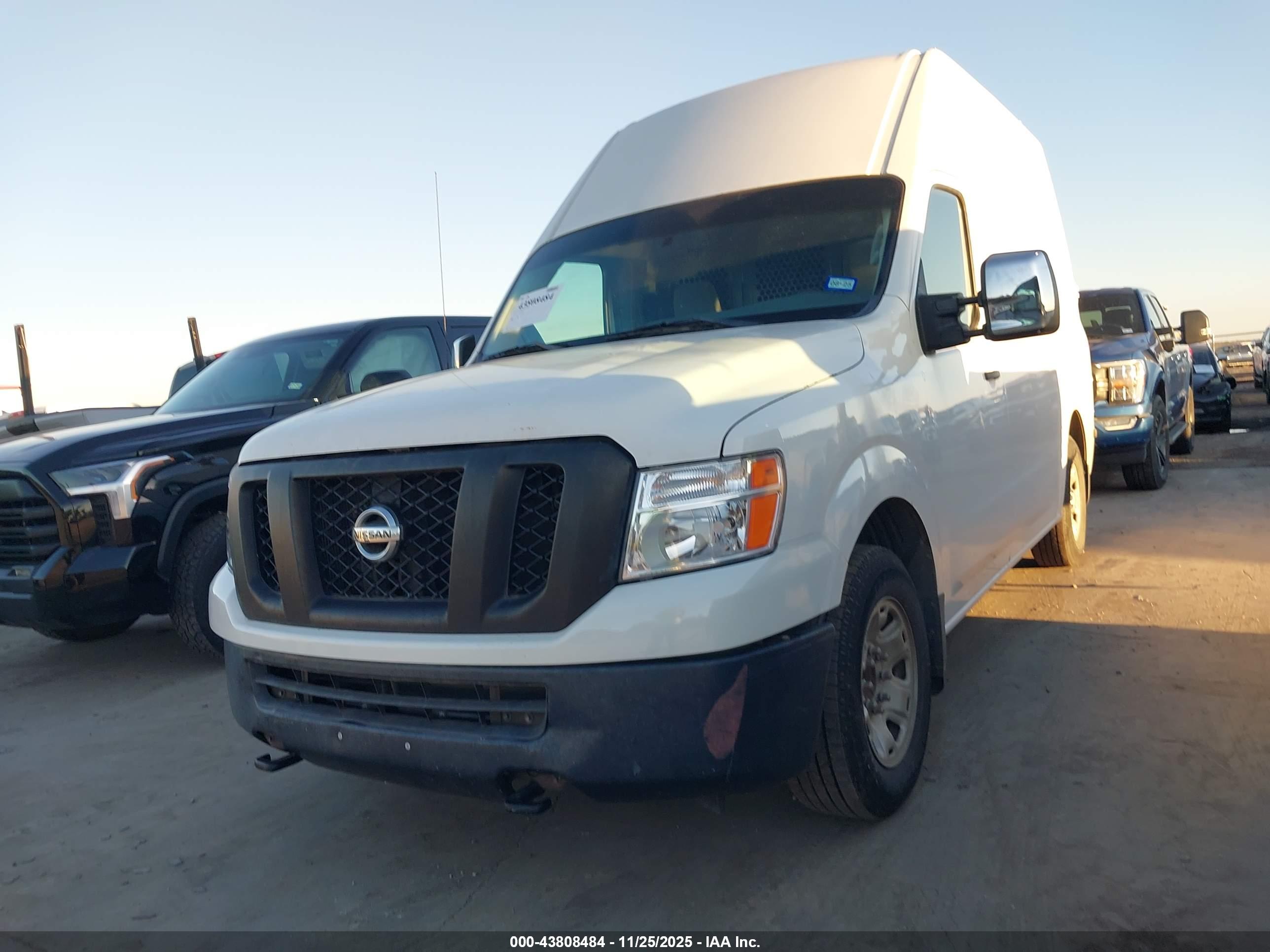 NISSAN NV image 2