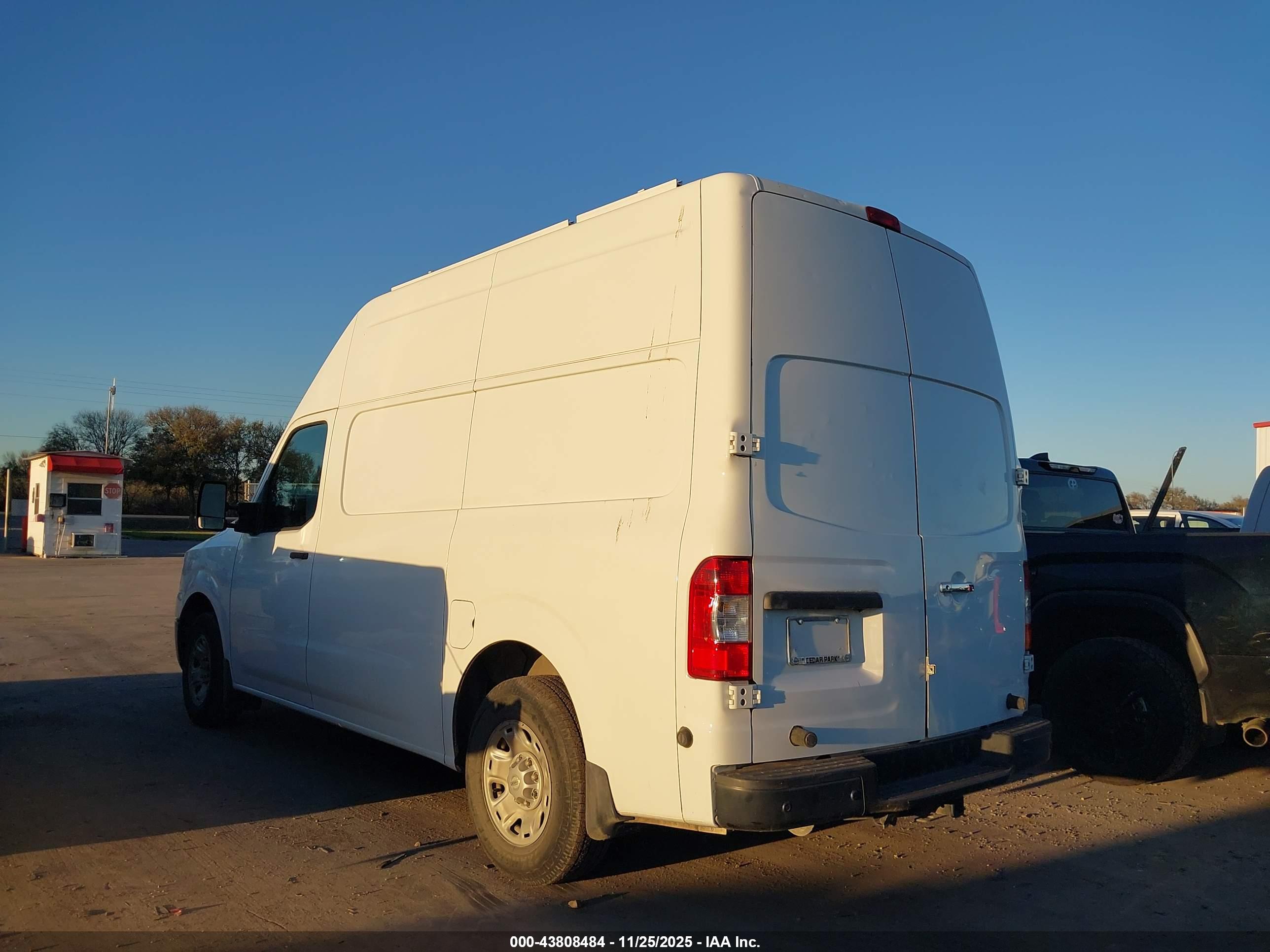 NISSAN NV image 3