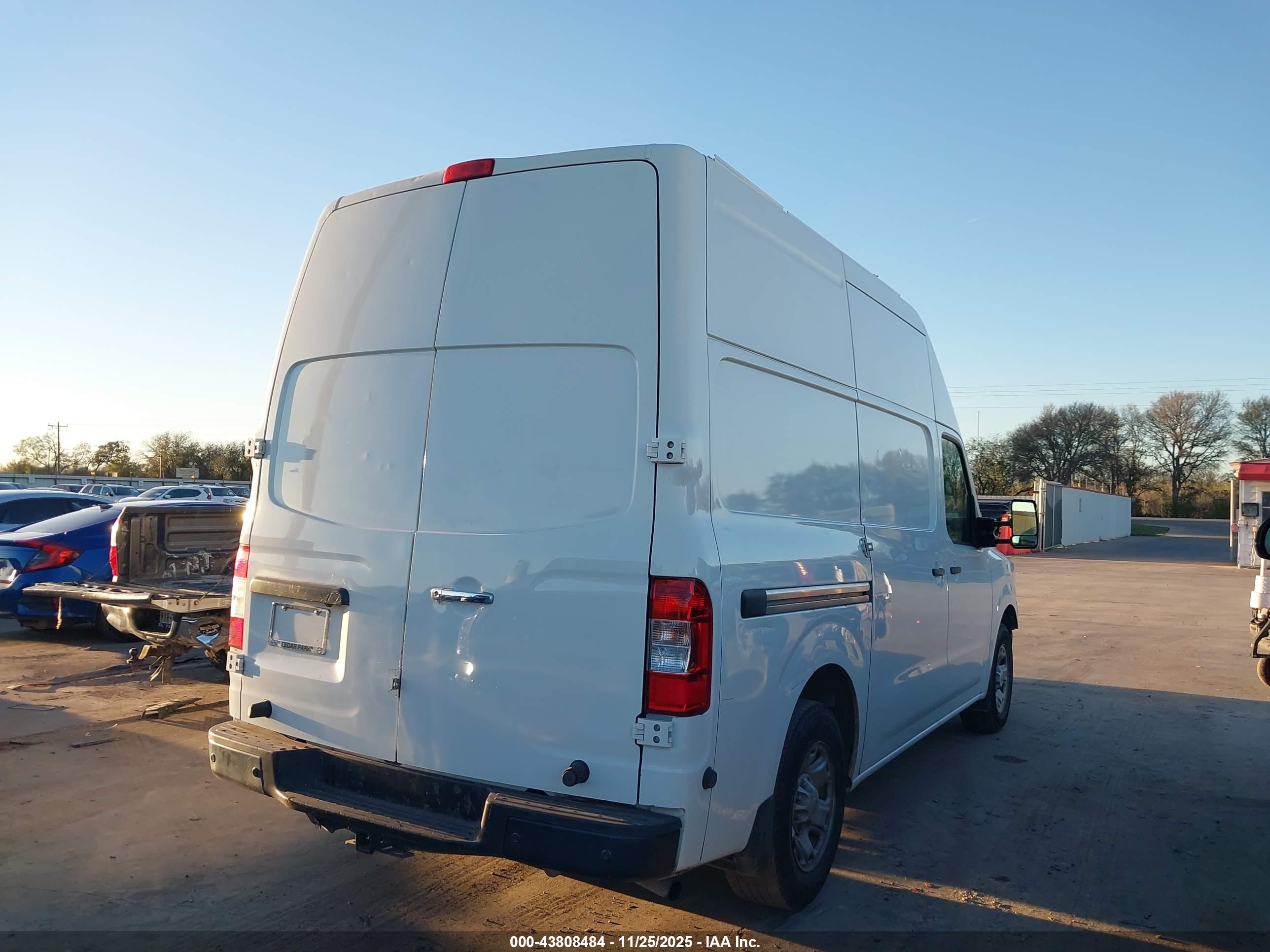 NISSAN NV image 4