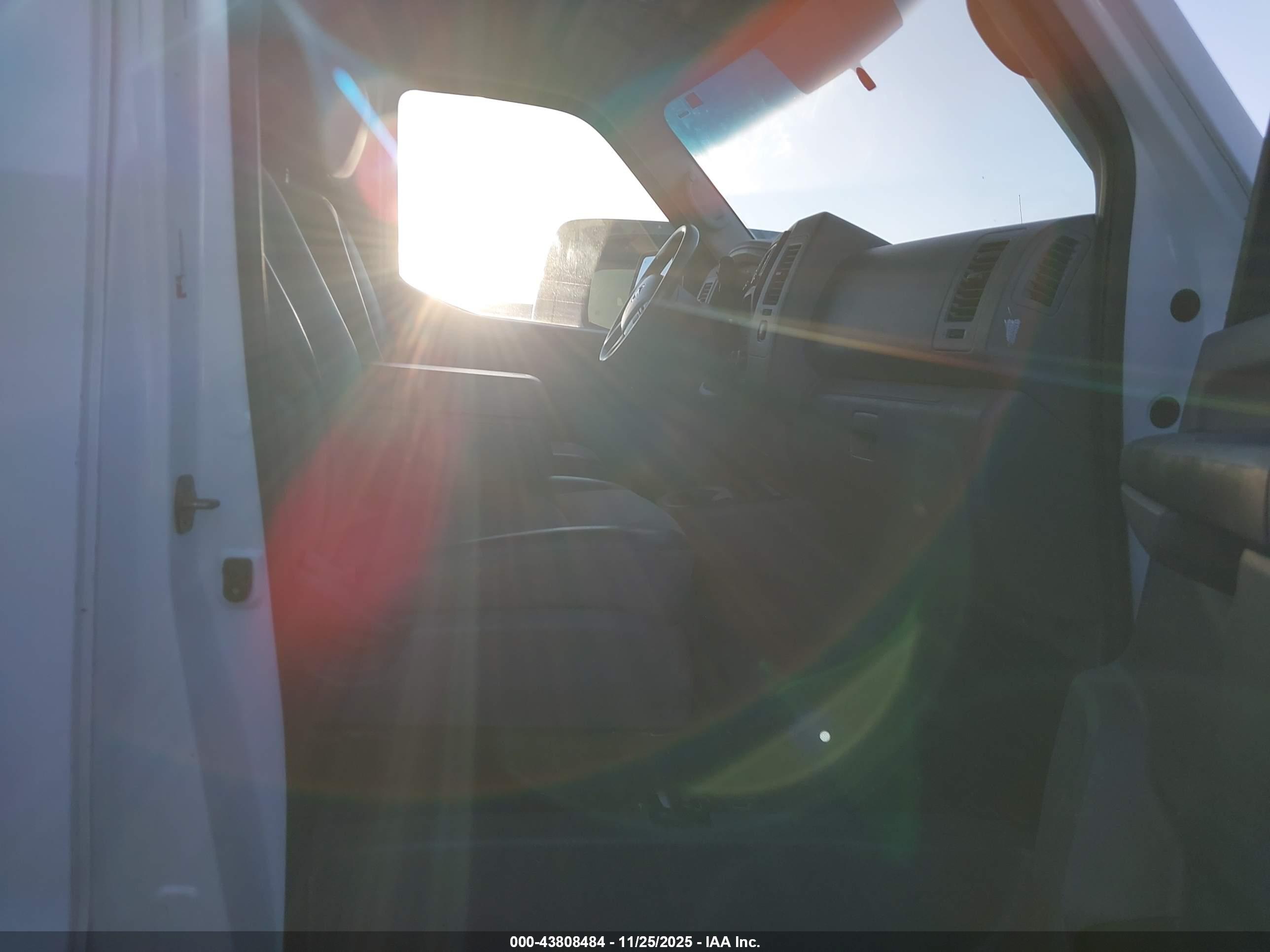 NISSAN NV image 5