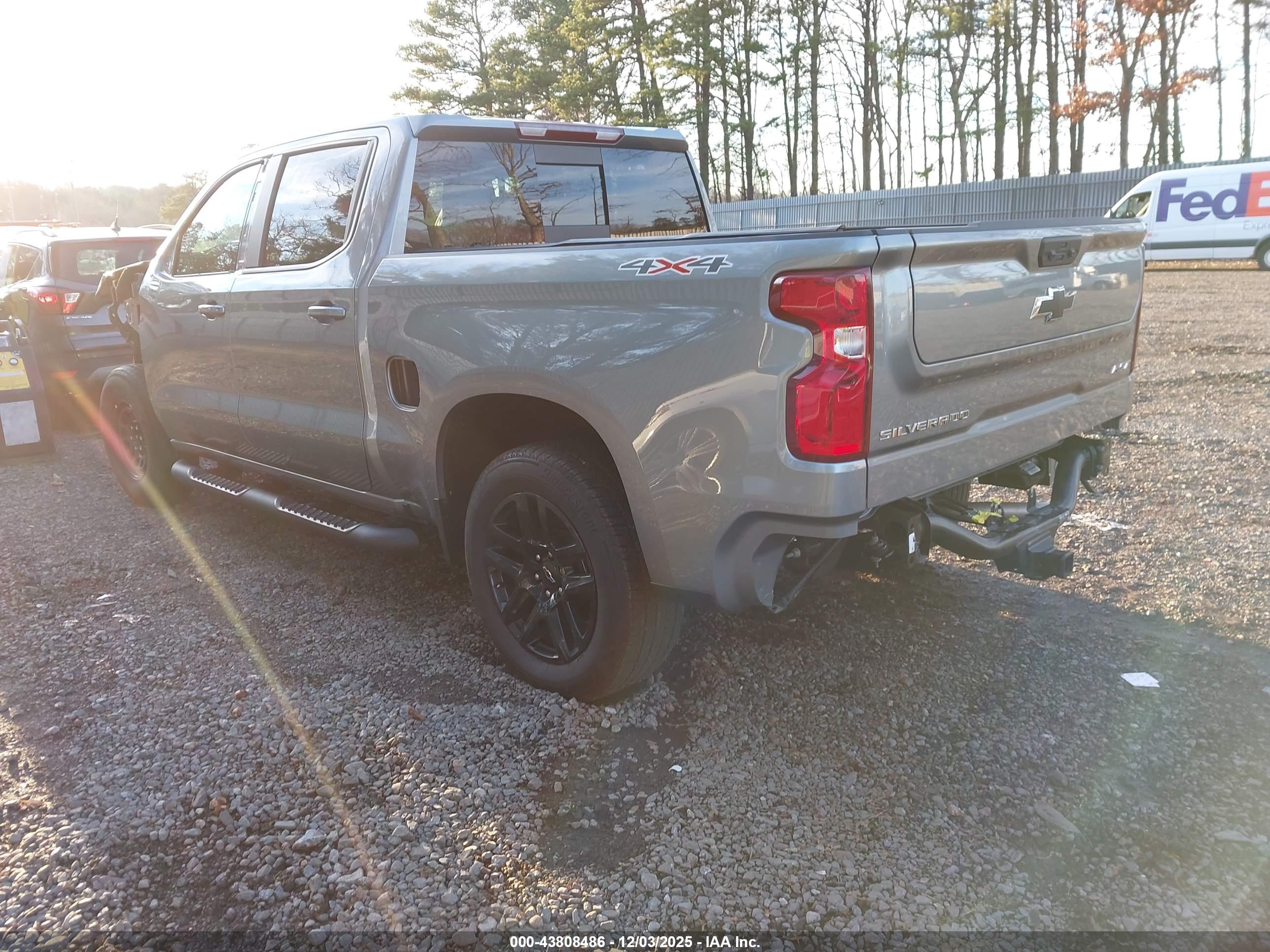 CHEVROLET SILVERADO image 3