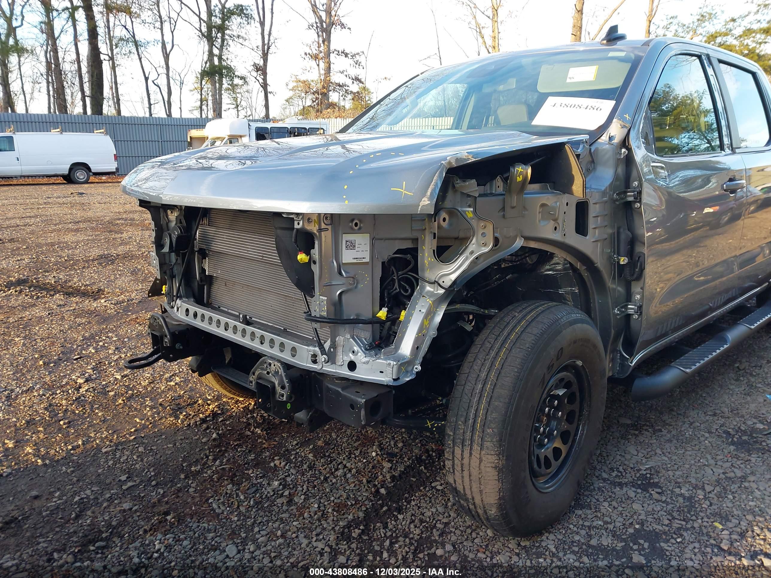 CHEVROLET SILVERADO image 6