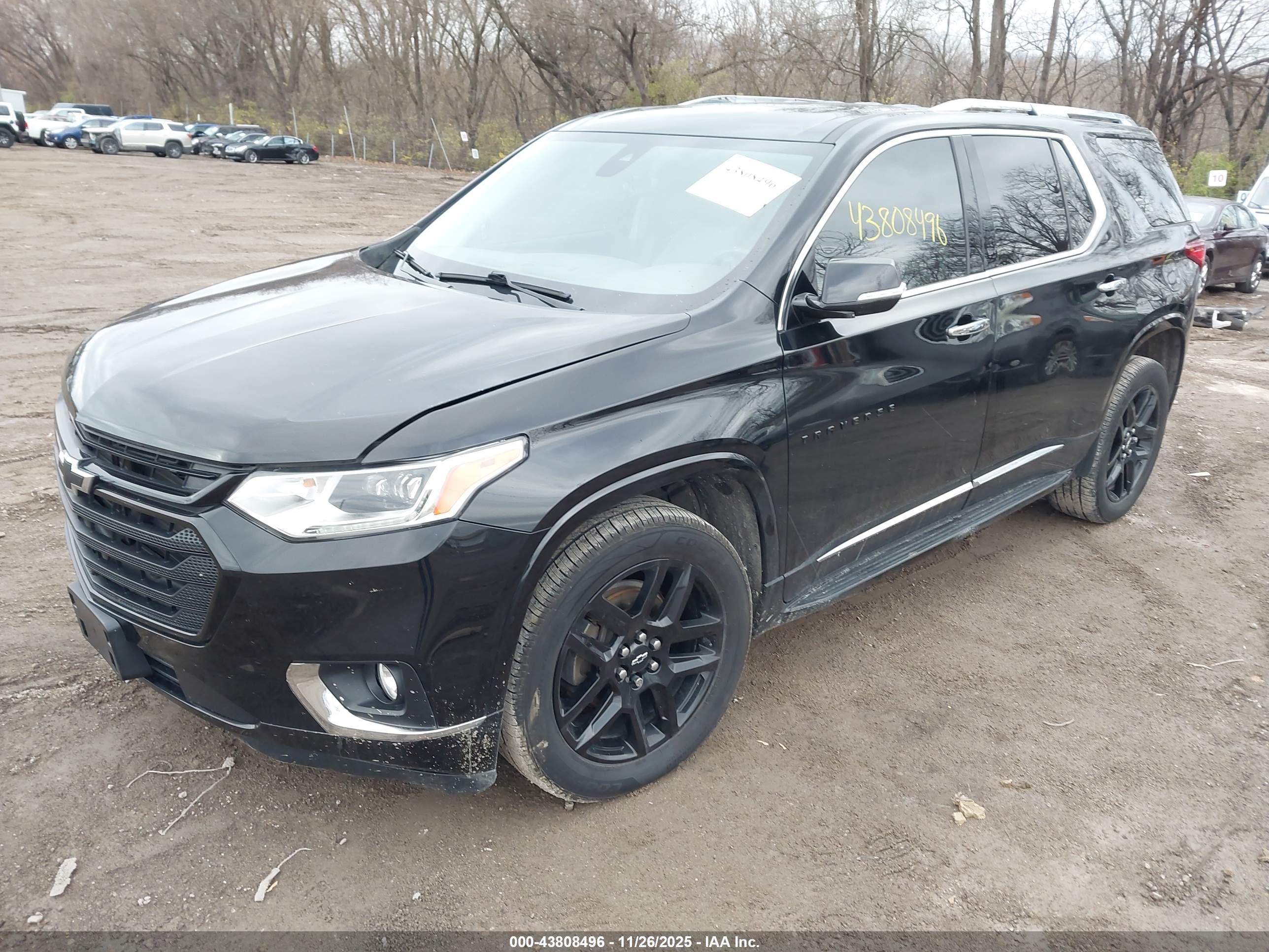 CHEVROLET TRAVERSE image 2