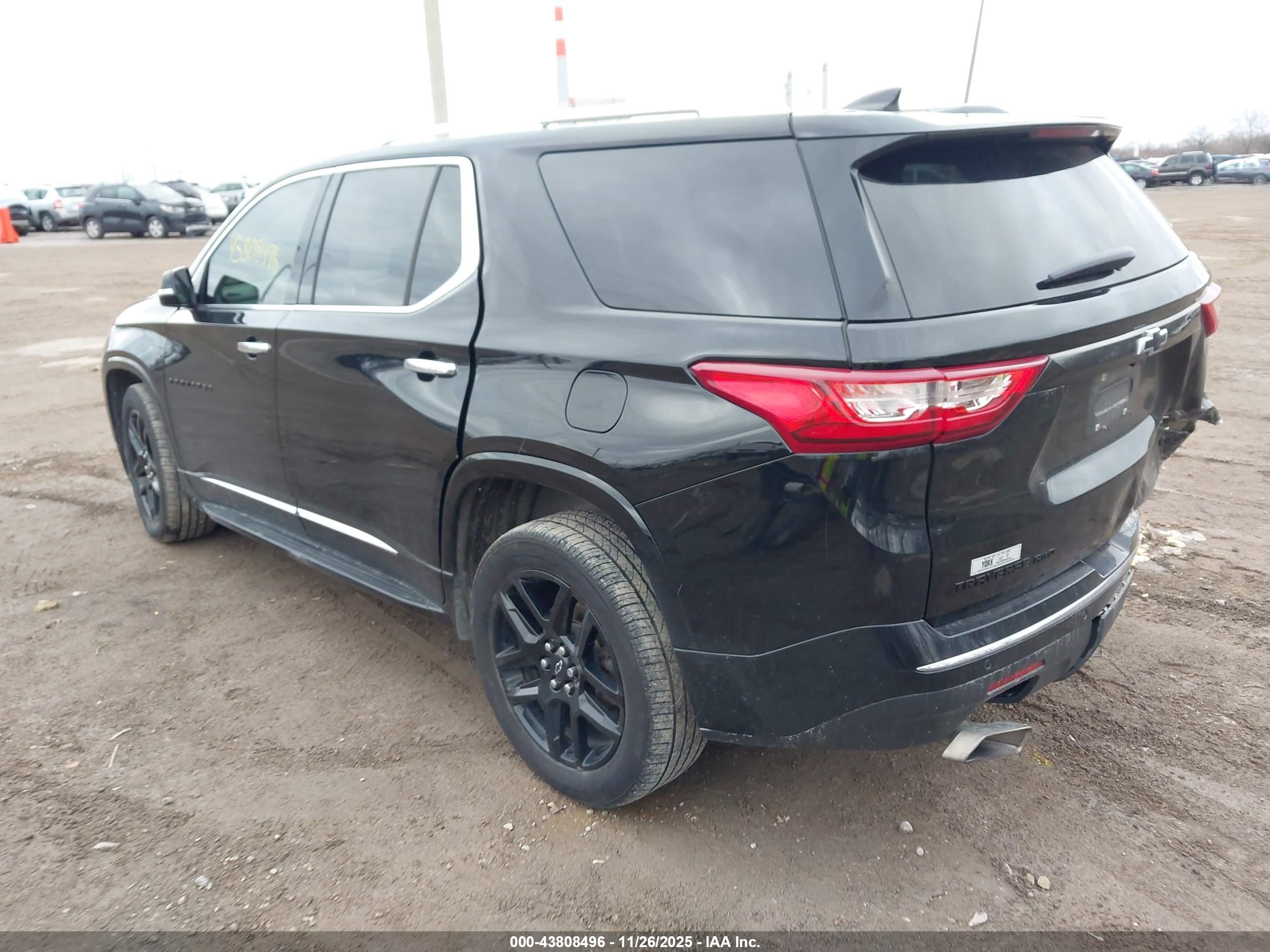 CHEVROLET TRAVERSE image 3