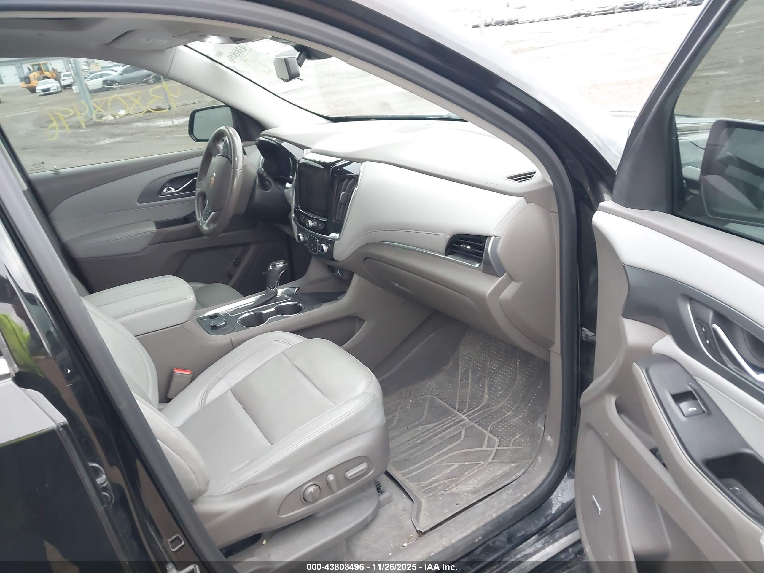 CHEVROLET TRAVERSE image 5