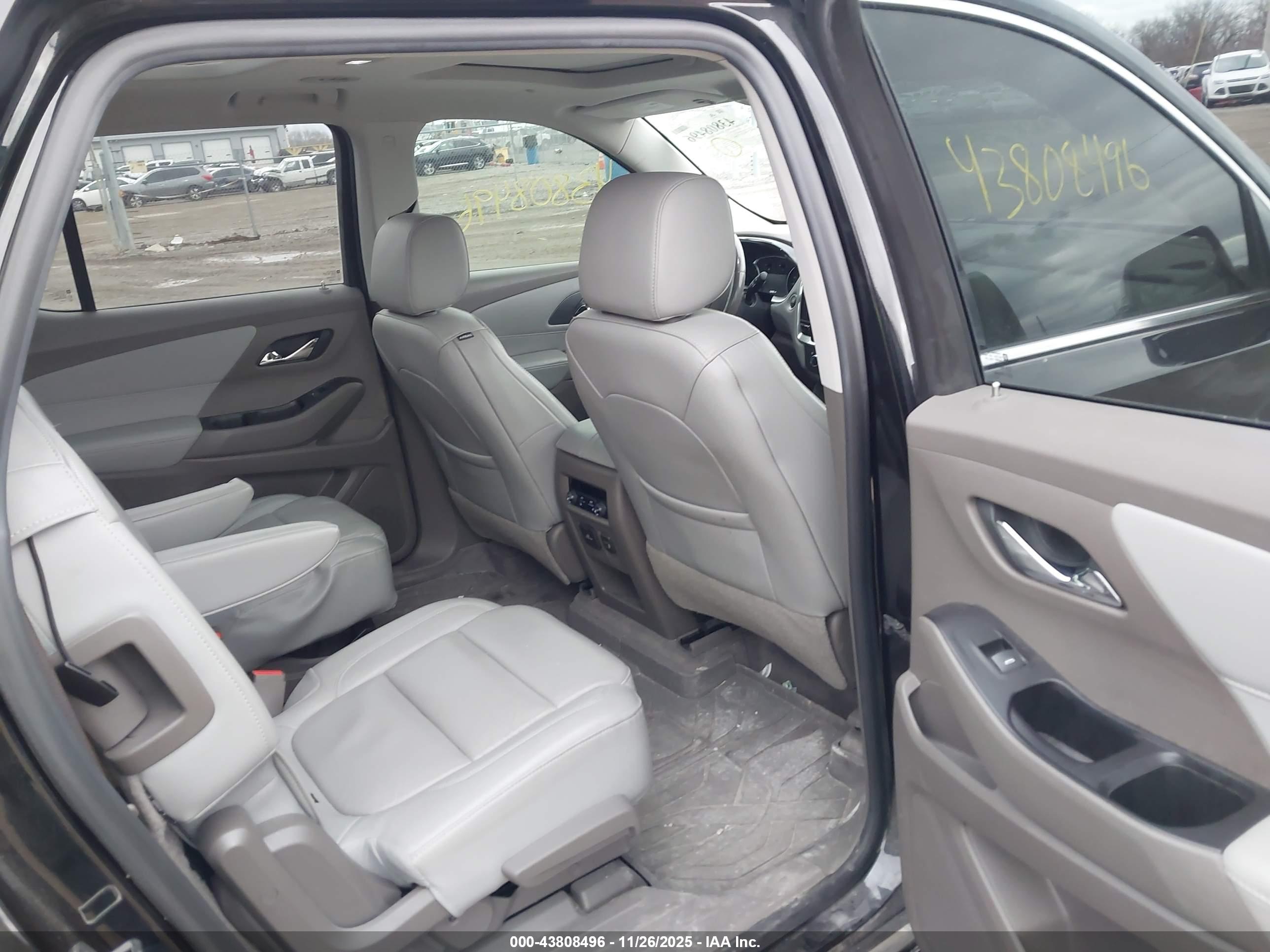 CHEVROLET TRAVERSE image 8