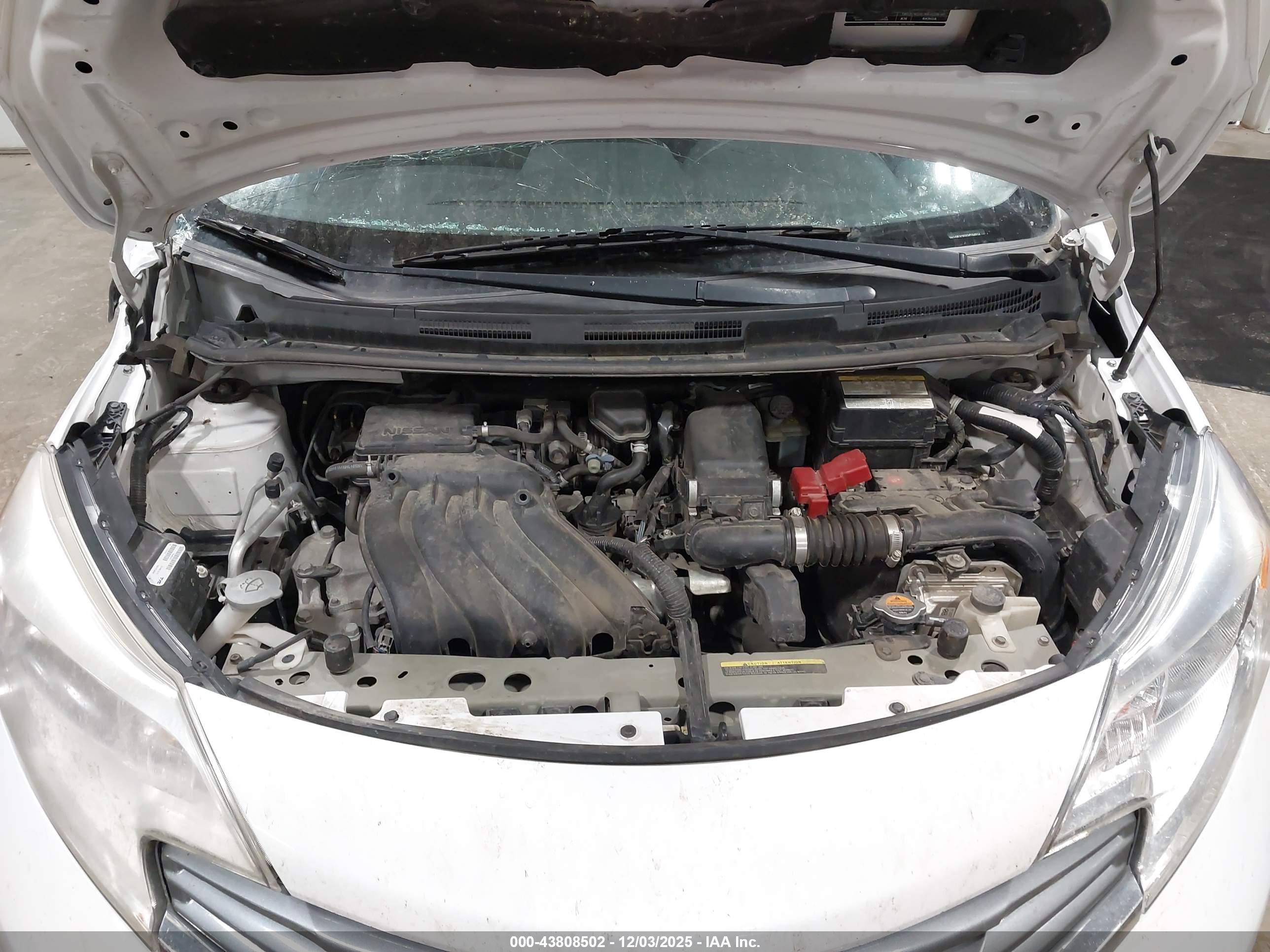 NISSAN VERSA image 10