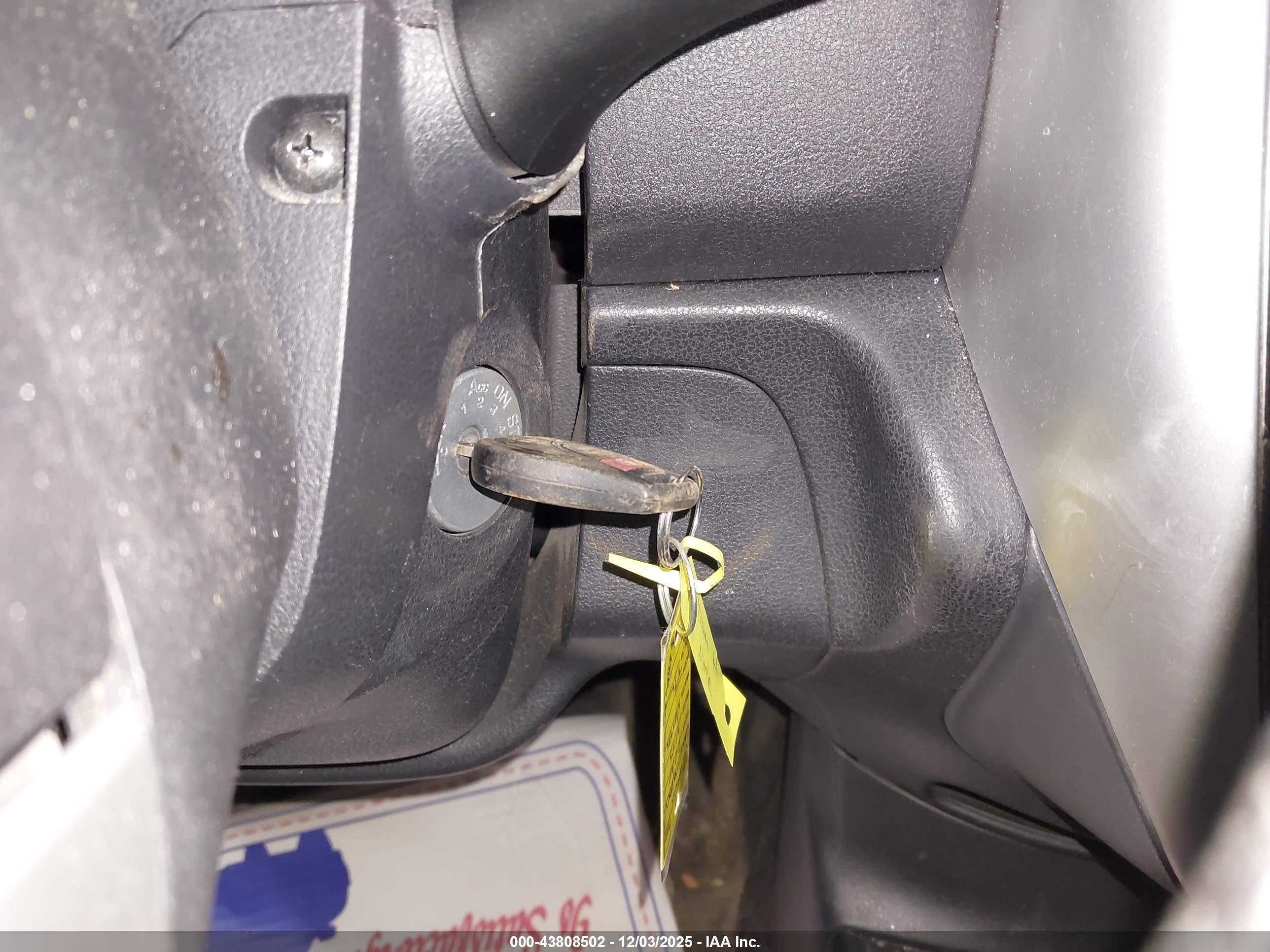 NISSAN VERSA image 11