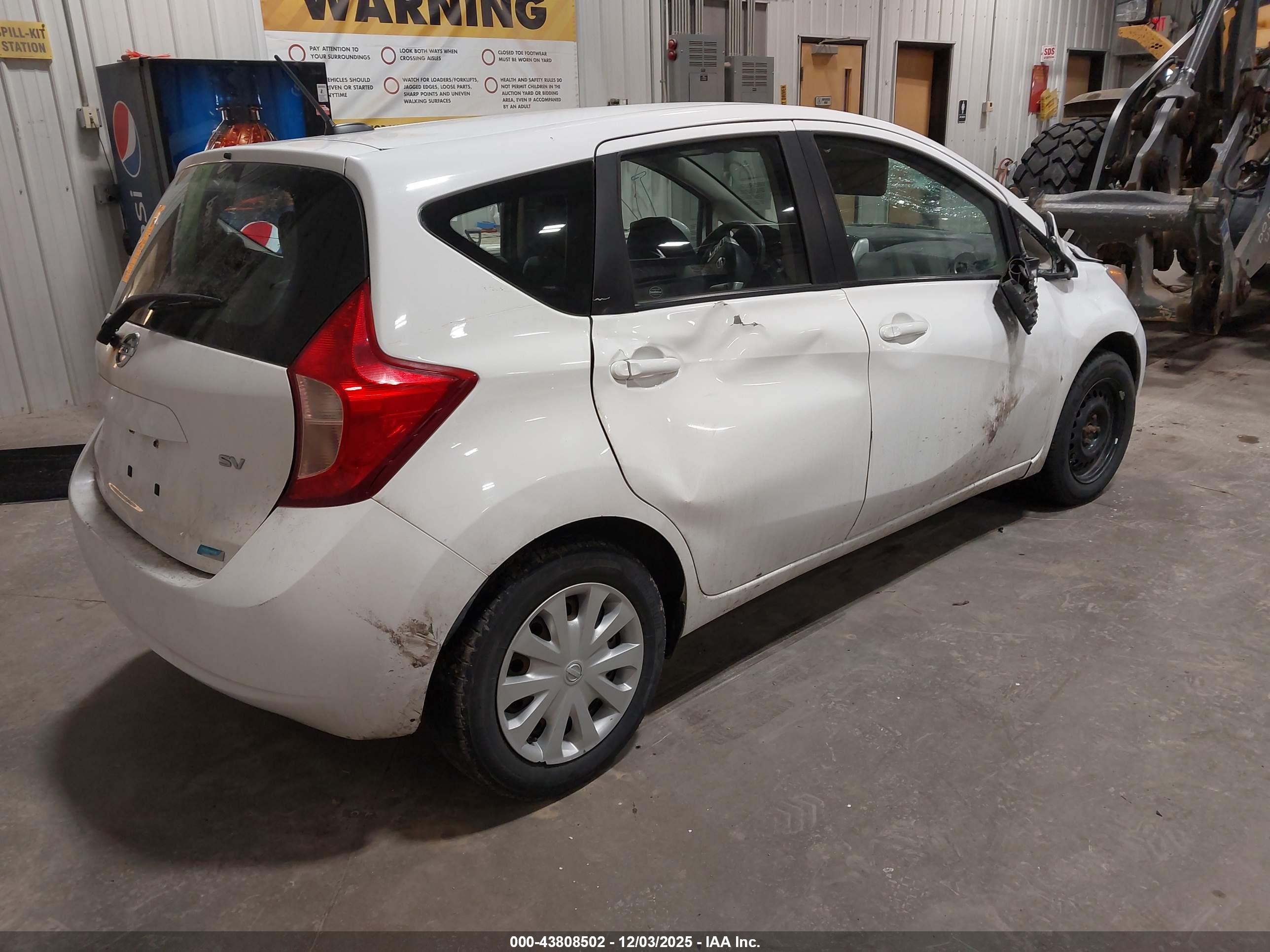 NISSAN VERSA image 4
