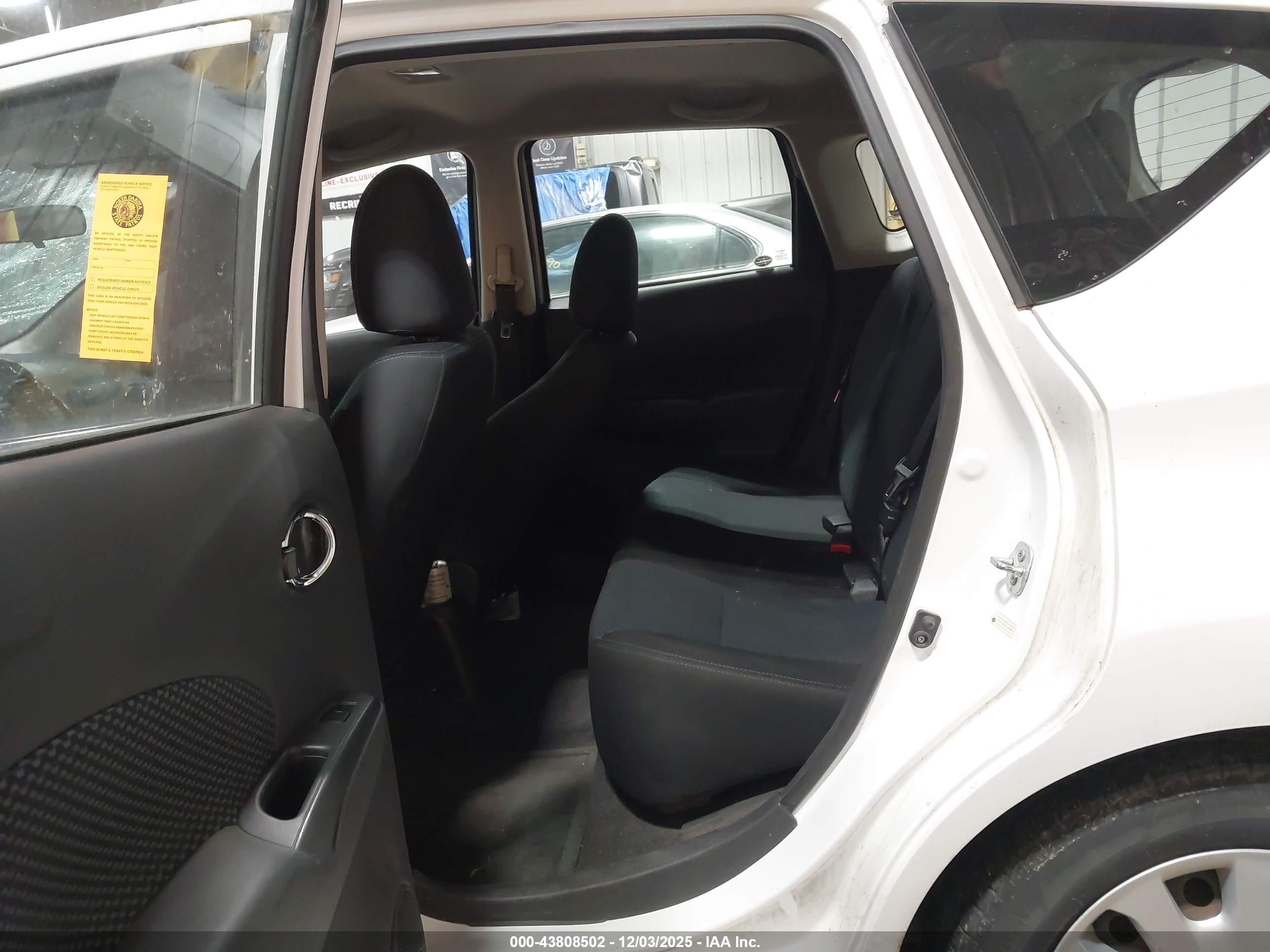NISSAN VERSA image 8