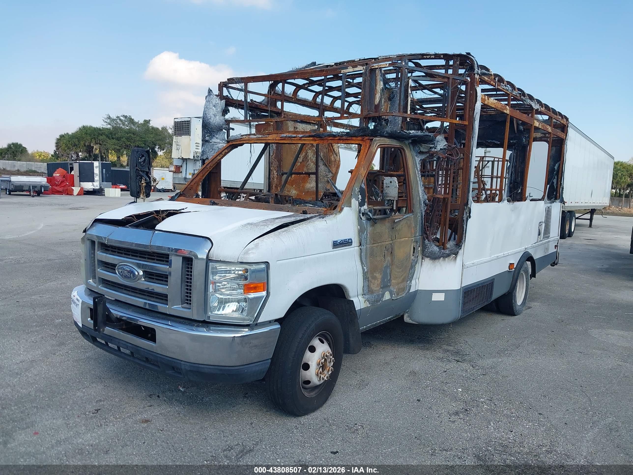 FORD E-450 image 2