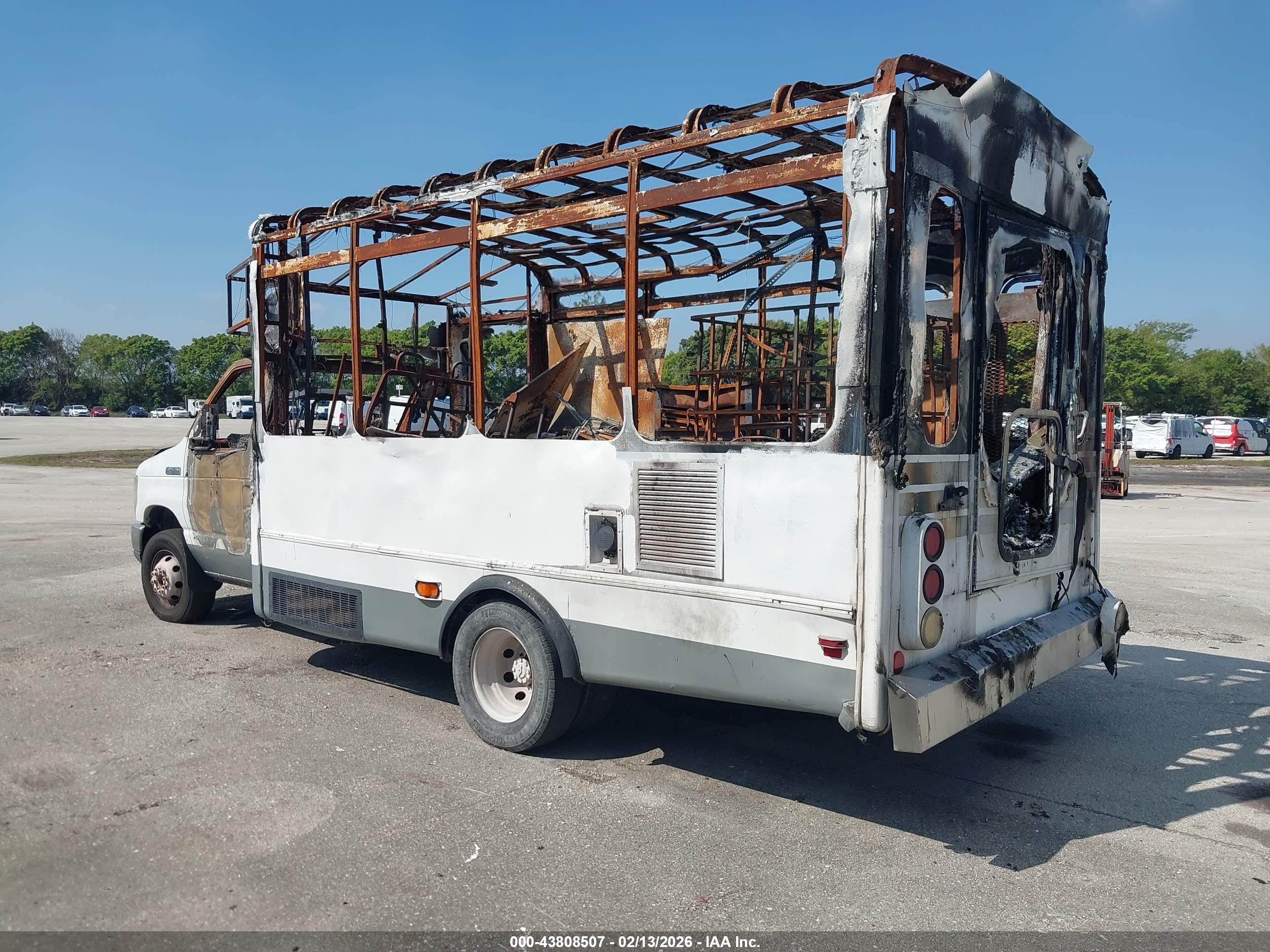 FORD E-450 image 3