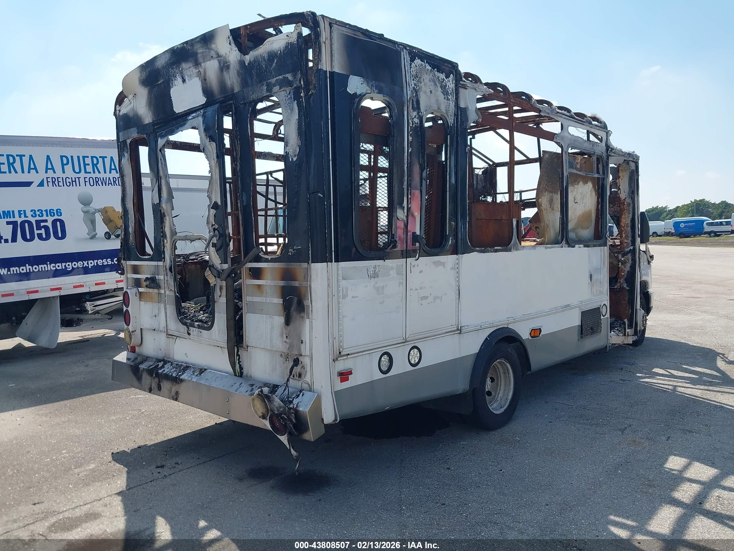 FORD E-450 image 4