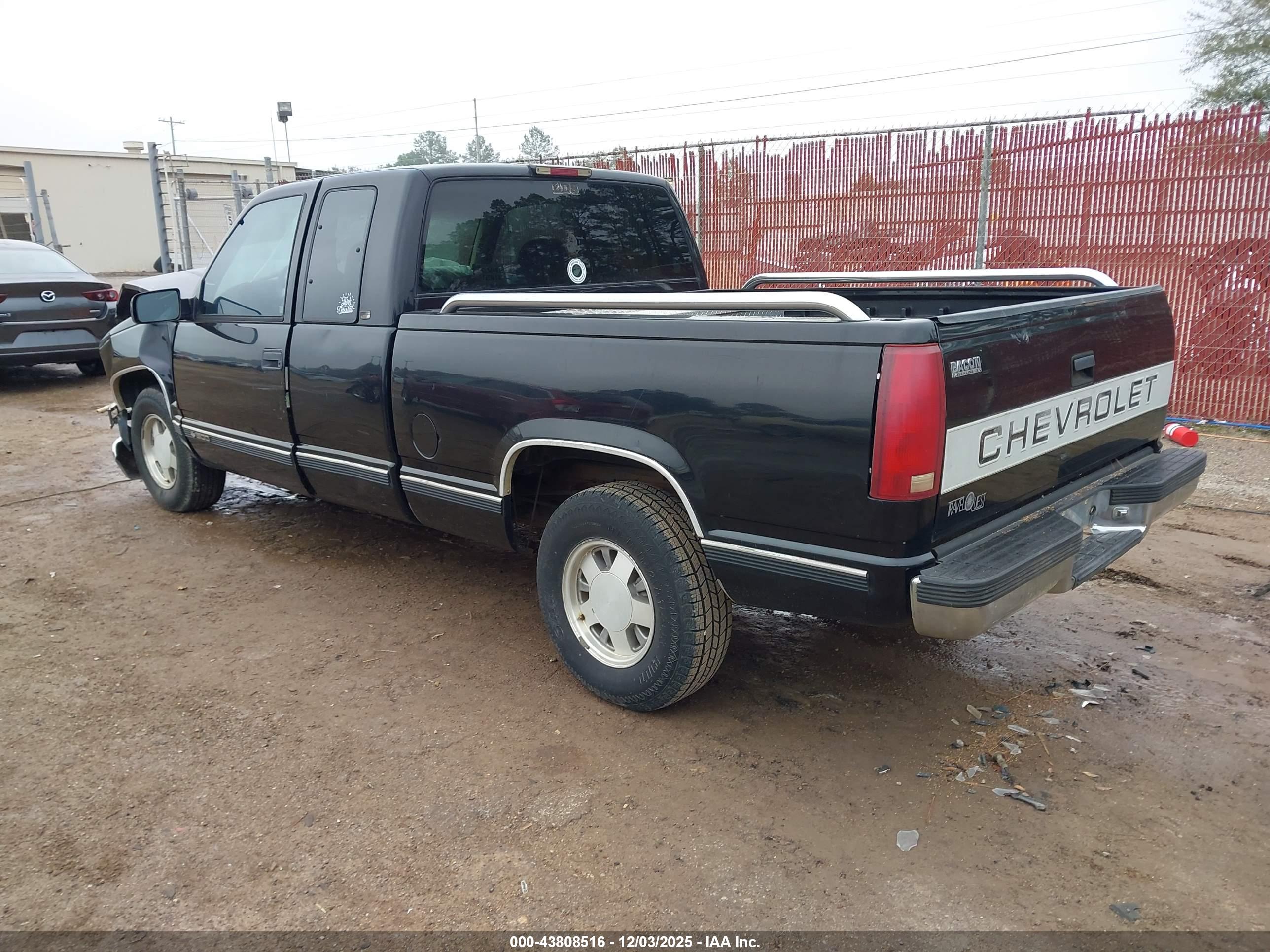 CHEVROLET C1500 image 3