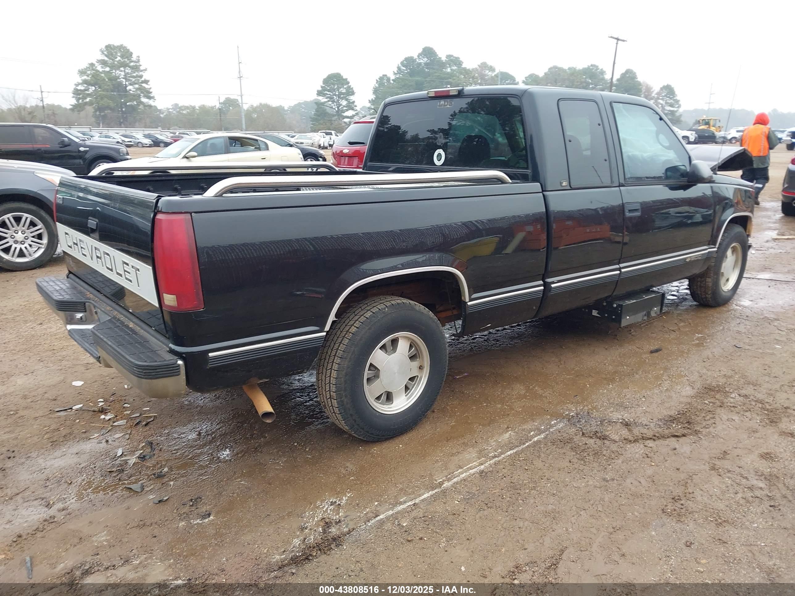 CHEVROLET C1500 image 4