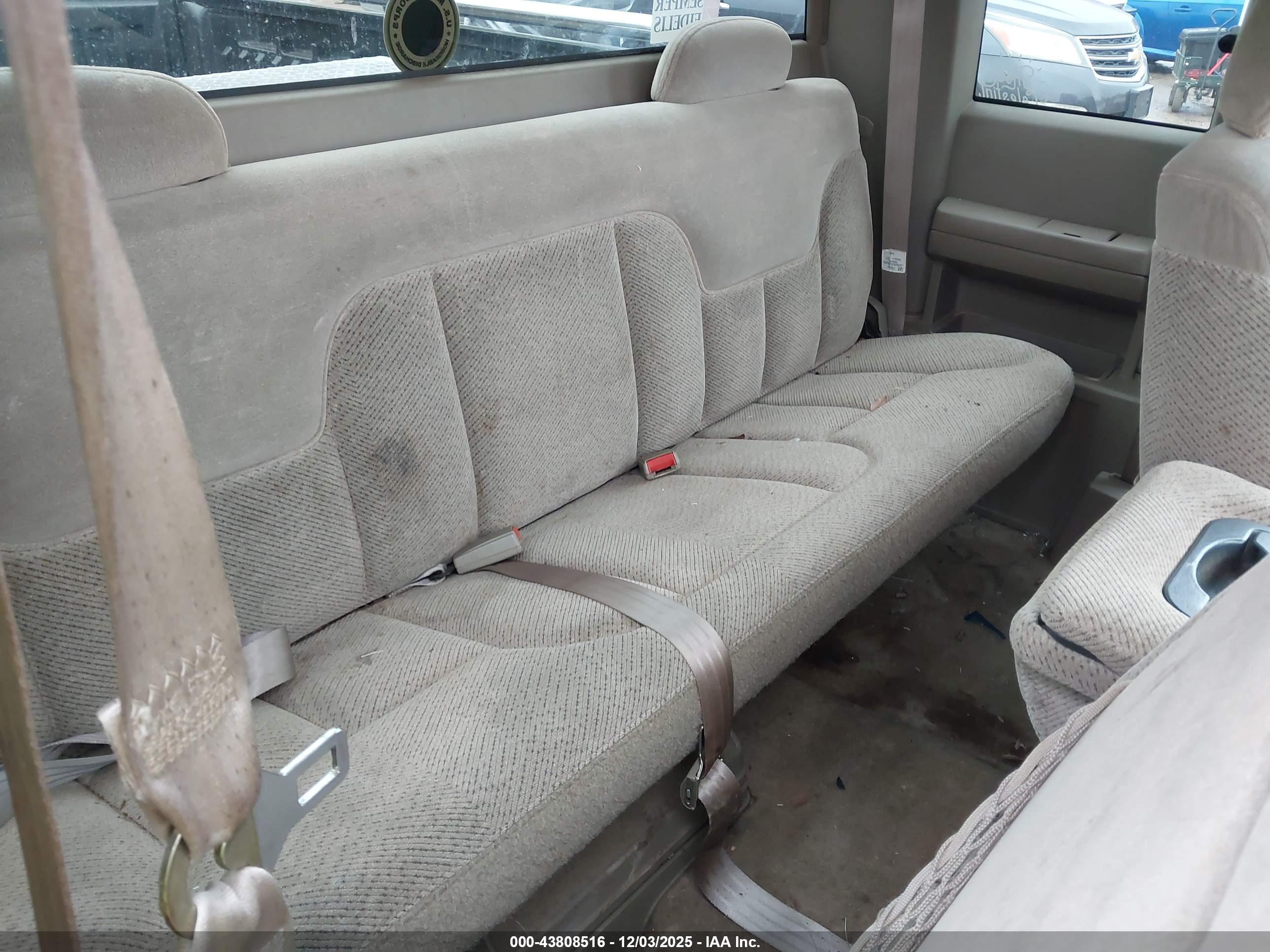 CHEVROLET C1500 image 8