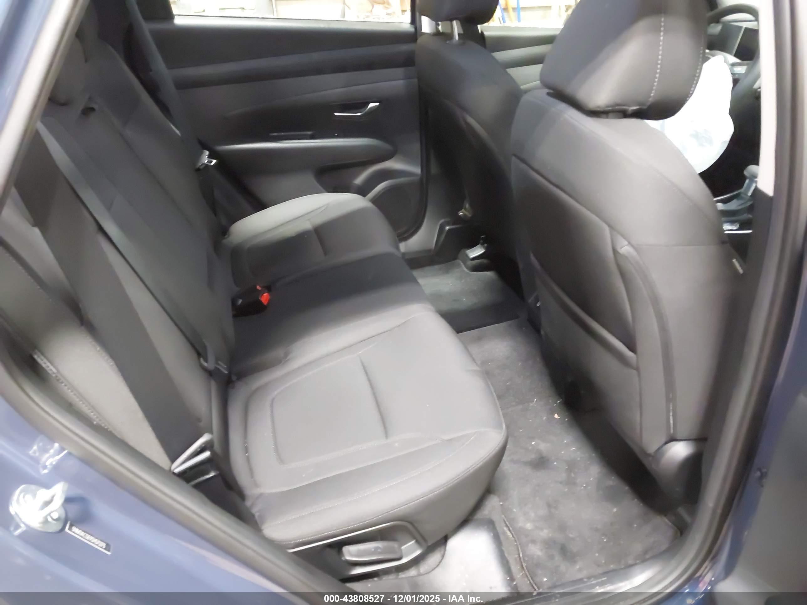 HYUNDAI TUCSON image 8