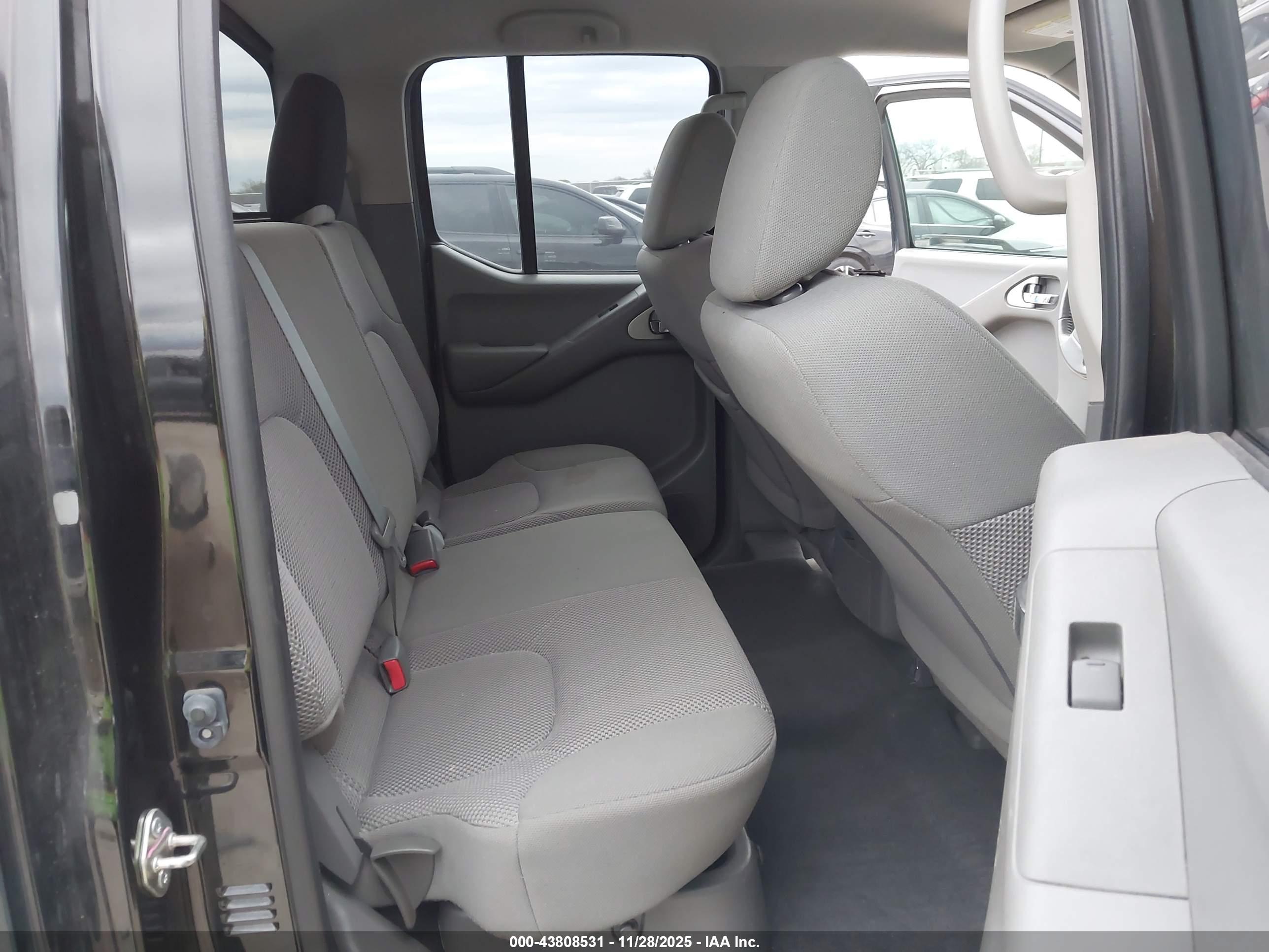 NISSAN FRONTIER image 8
