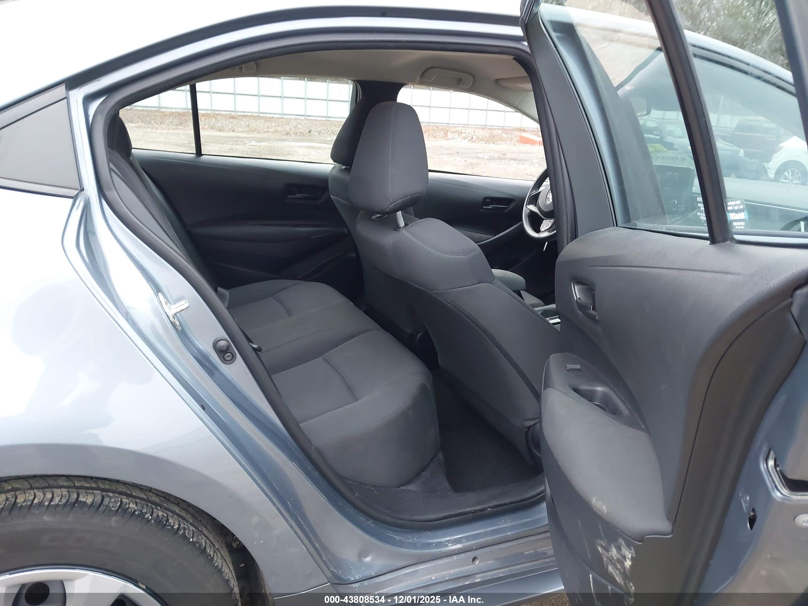 TOYOTA COROLLA image 8