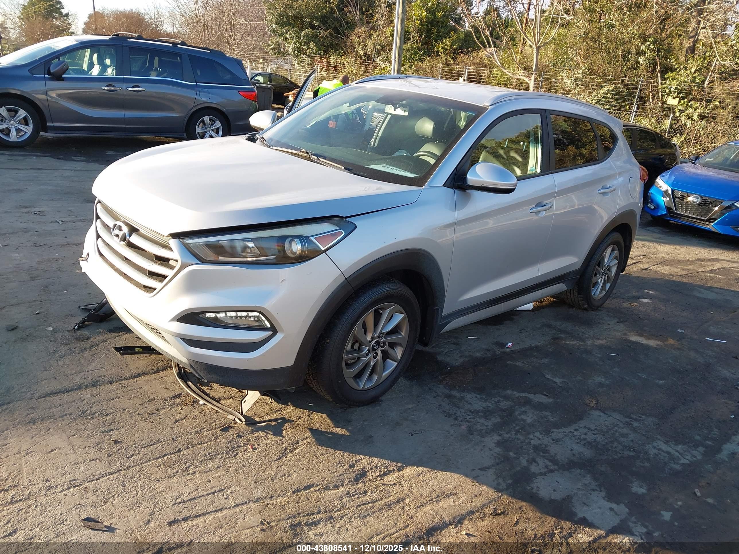 HYUNDAI TUCSON image 2