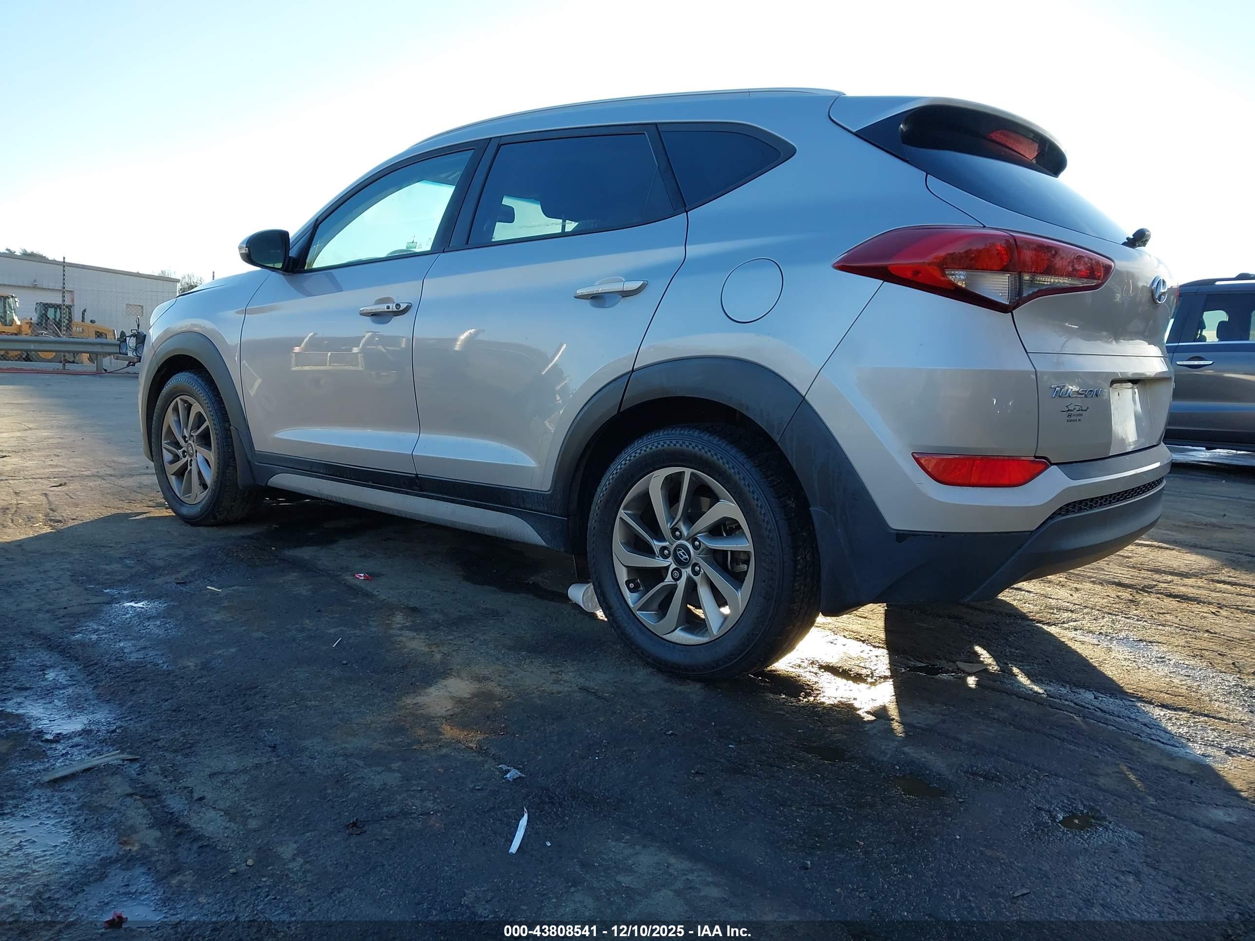 HYUNDAI TUCSON image 3