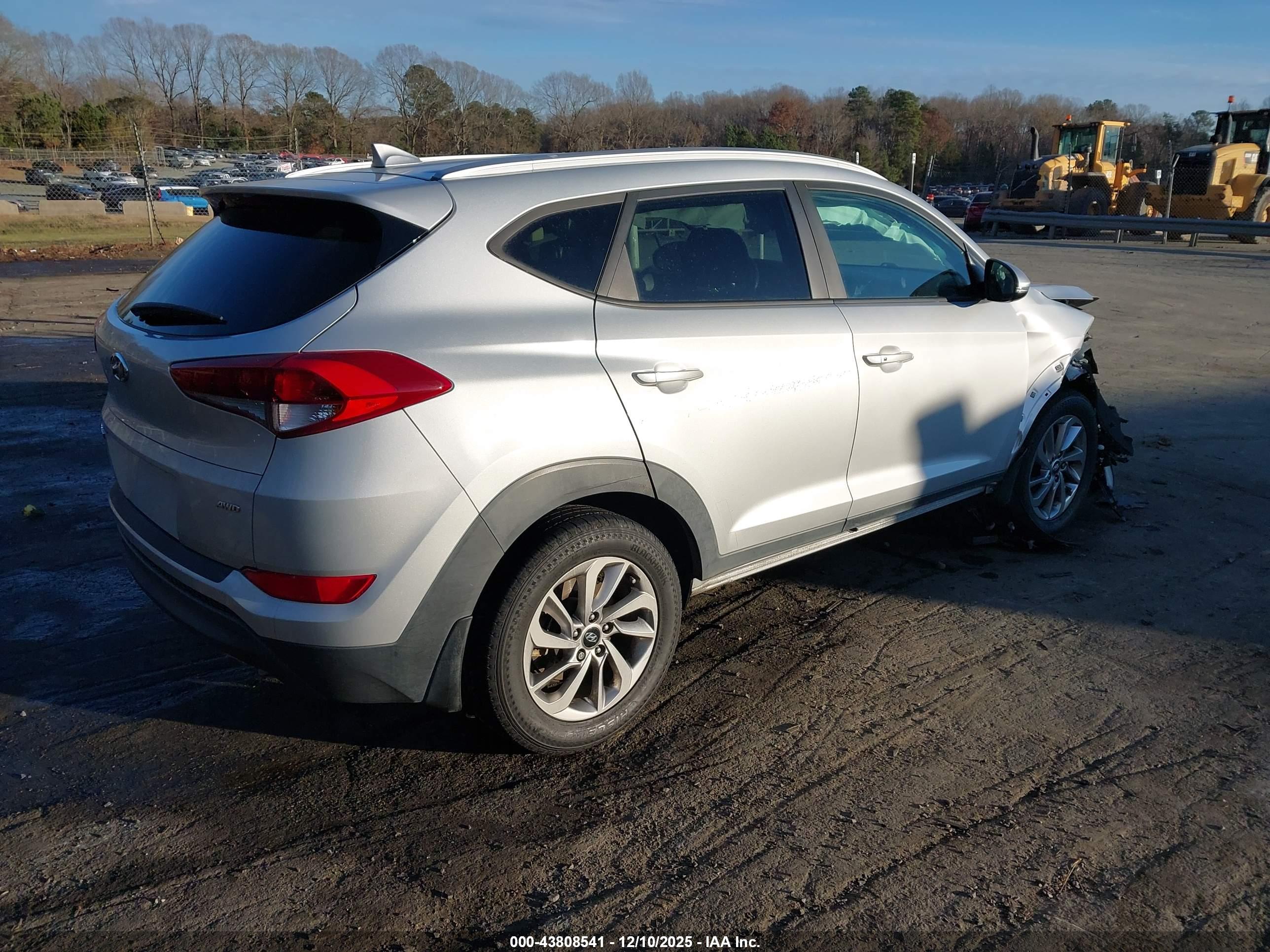 HYUNDAI TUCSON image 4