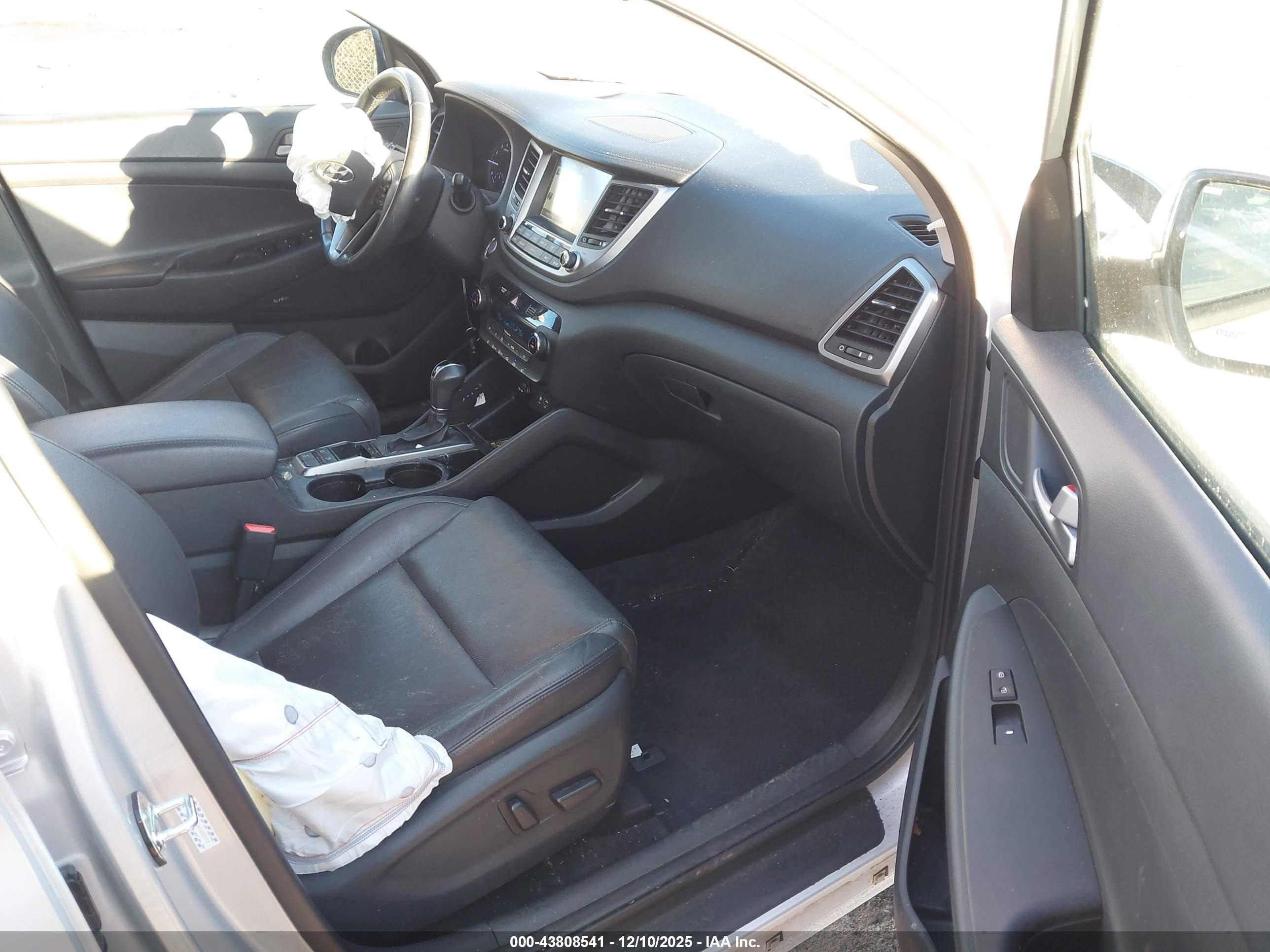 HYUNDAI TUCSON image 5