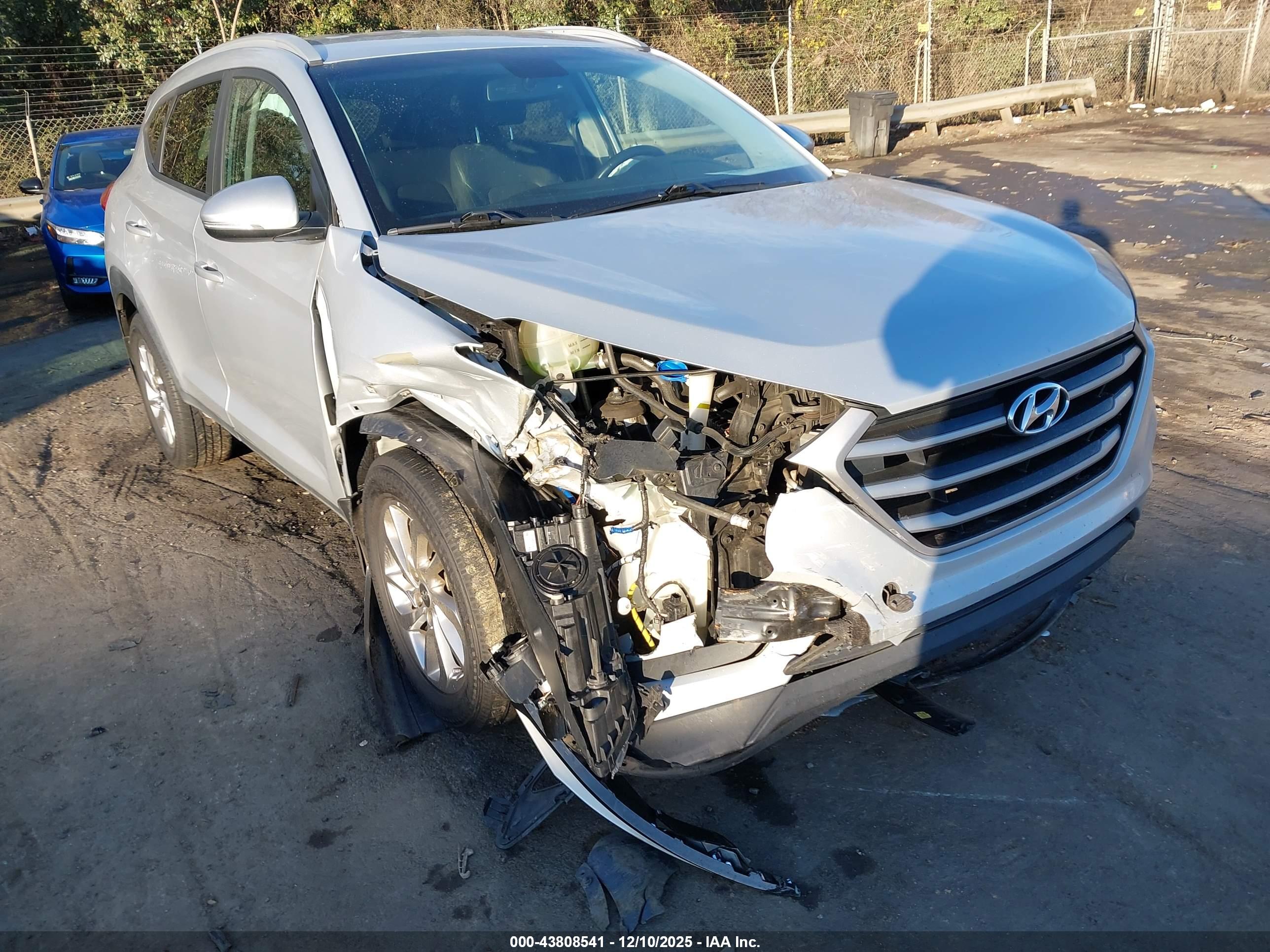 HYUNDAI TUCSON image 6
