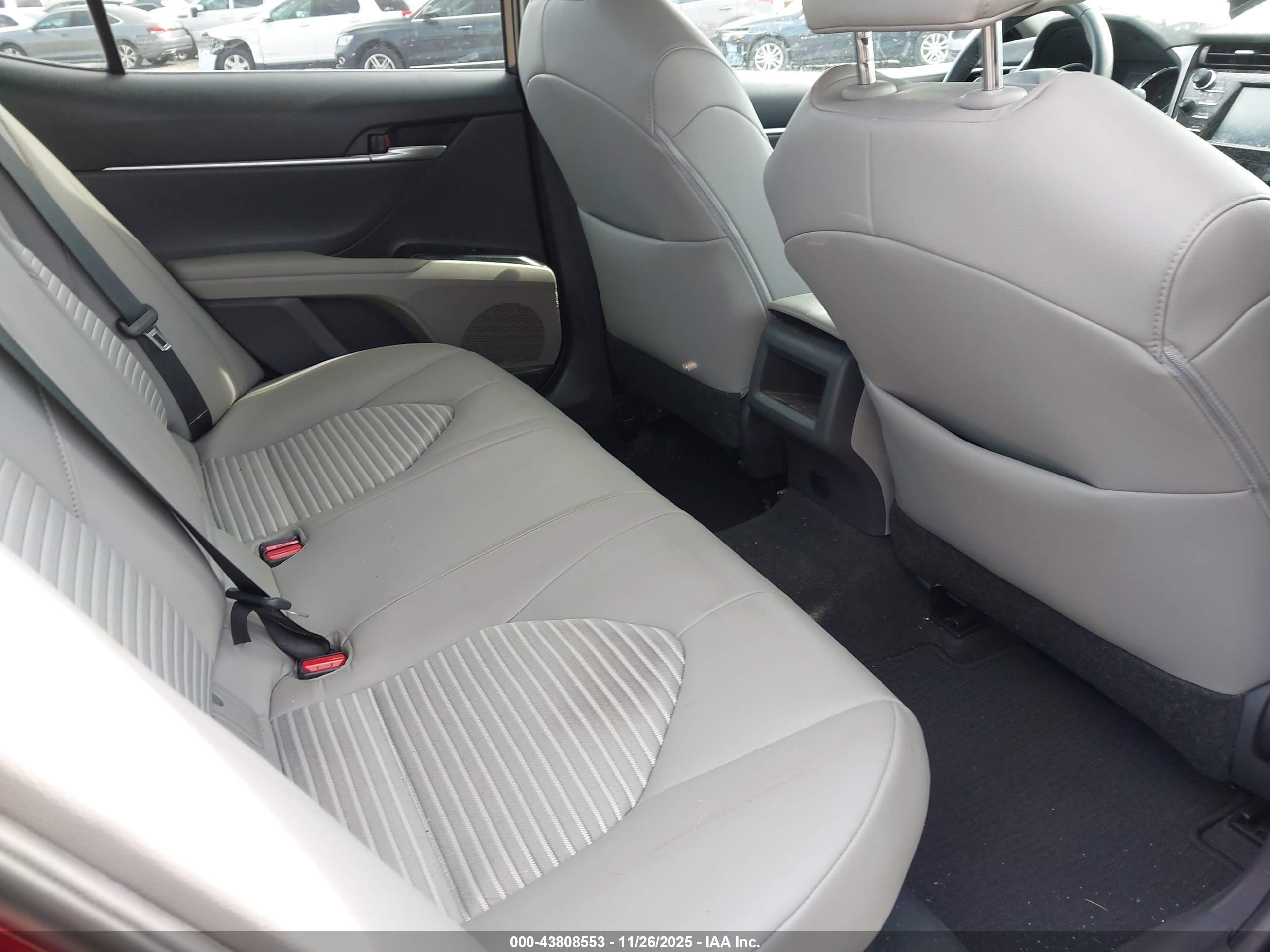 TOYOTA CAMRY image 8