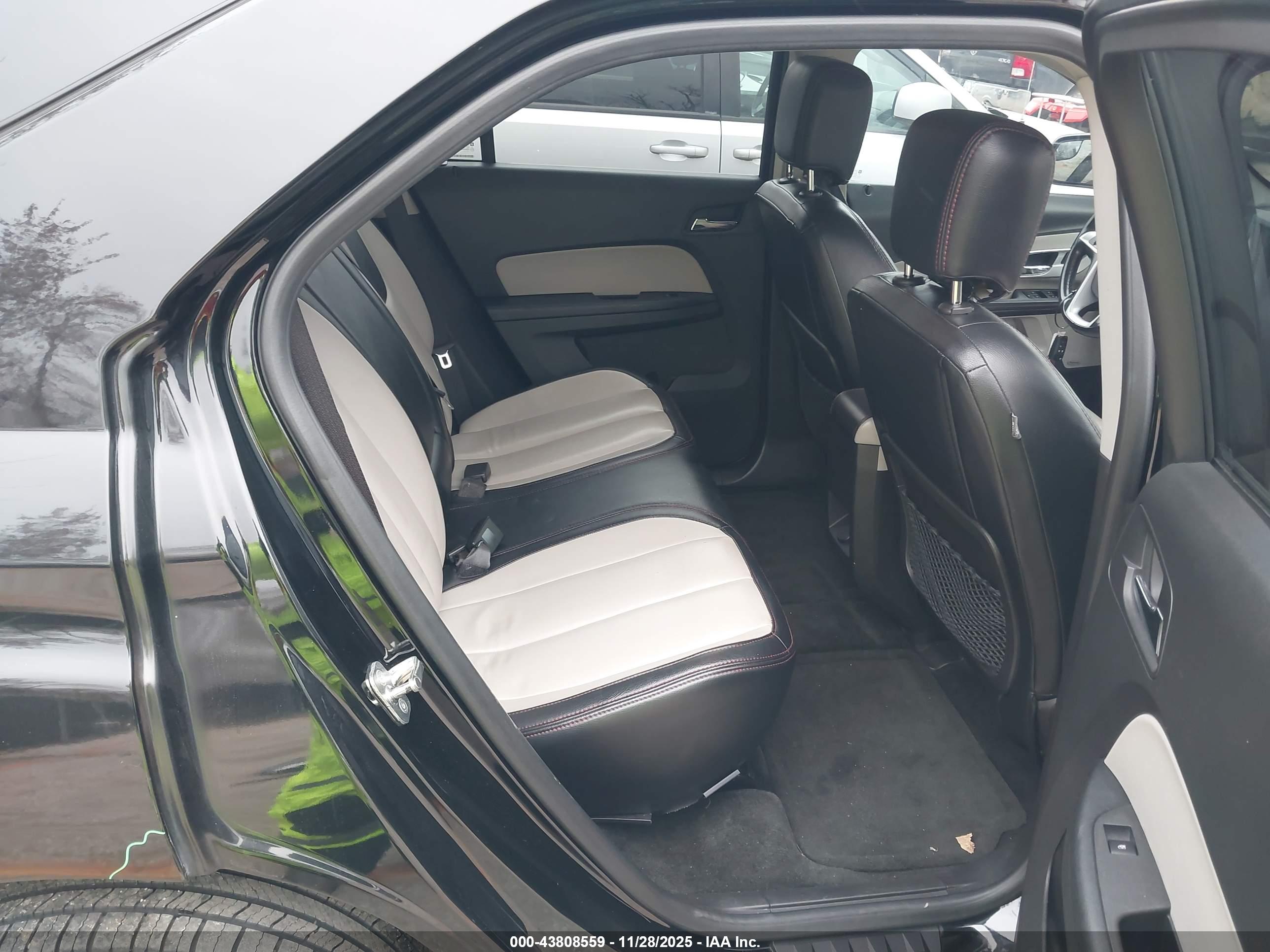 CHEVROLET EQUINOX image 8