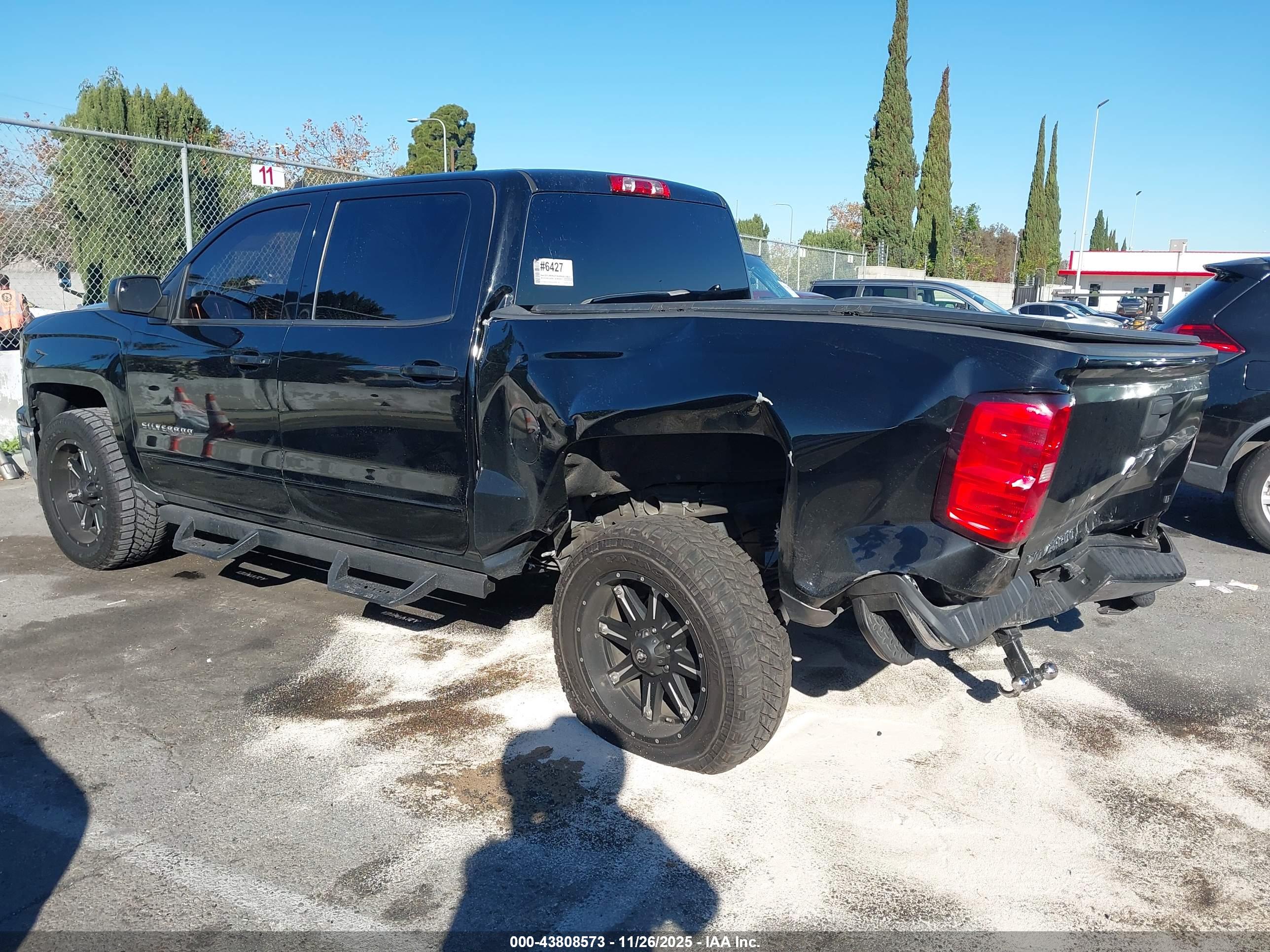 CHEVROLET SILVERADO image 3