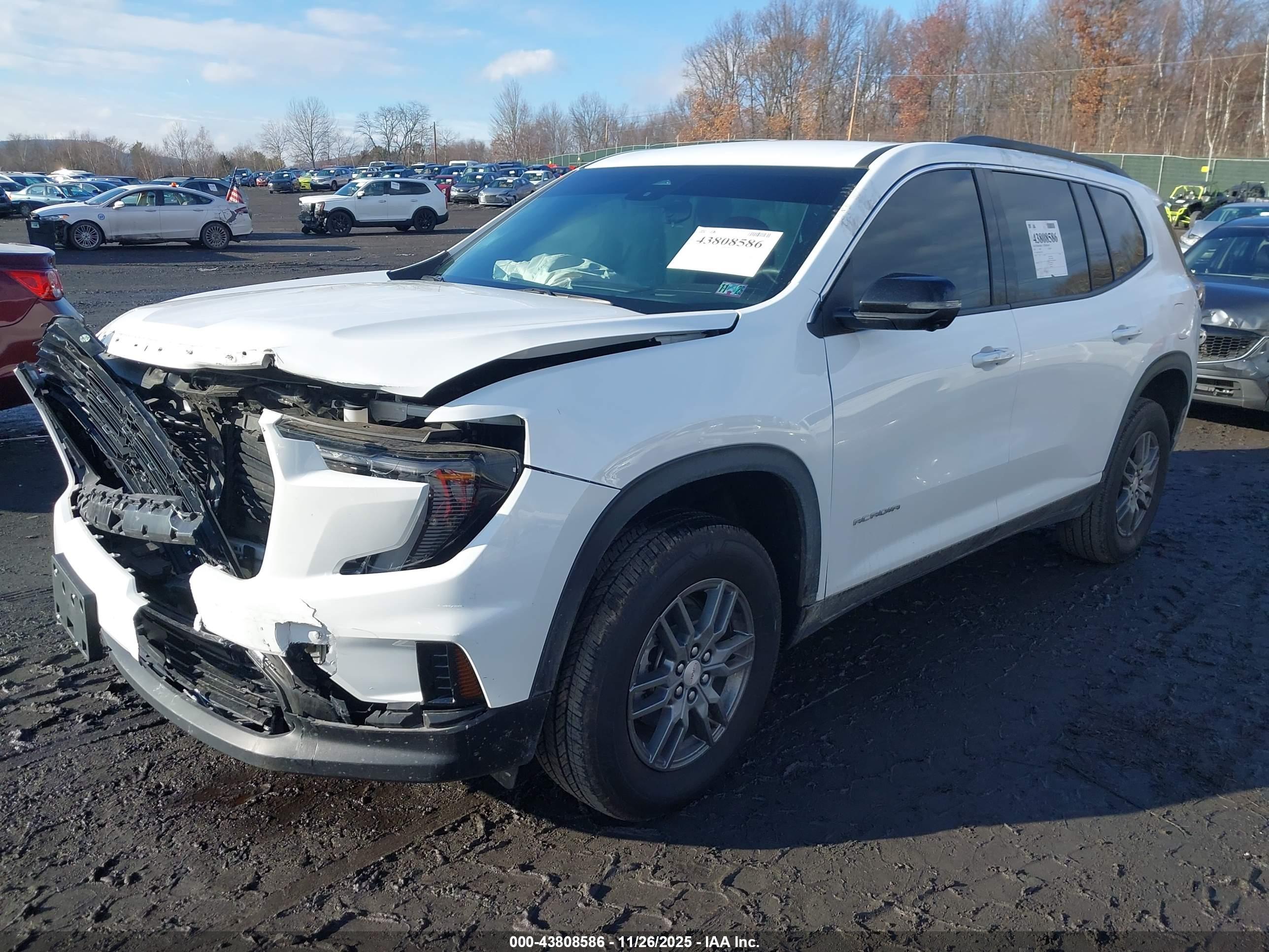 GMC ACADIA image 2