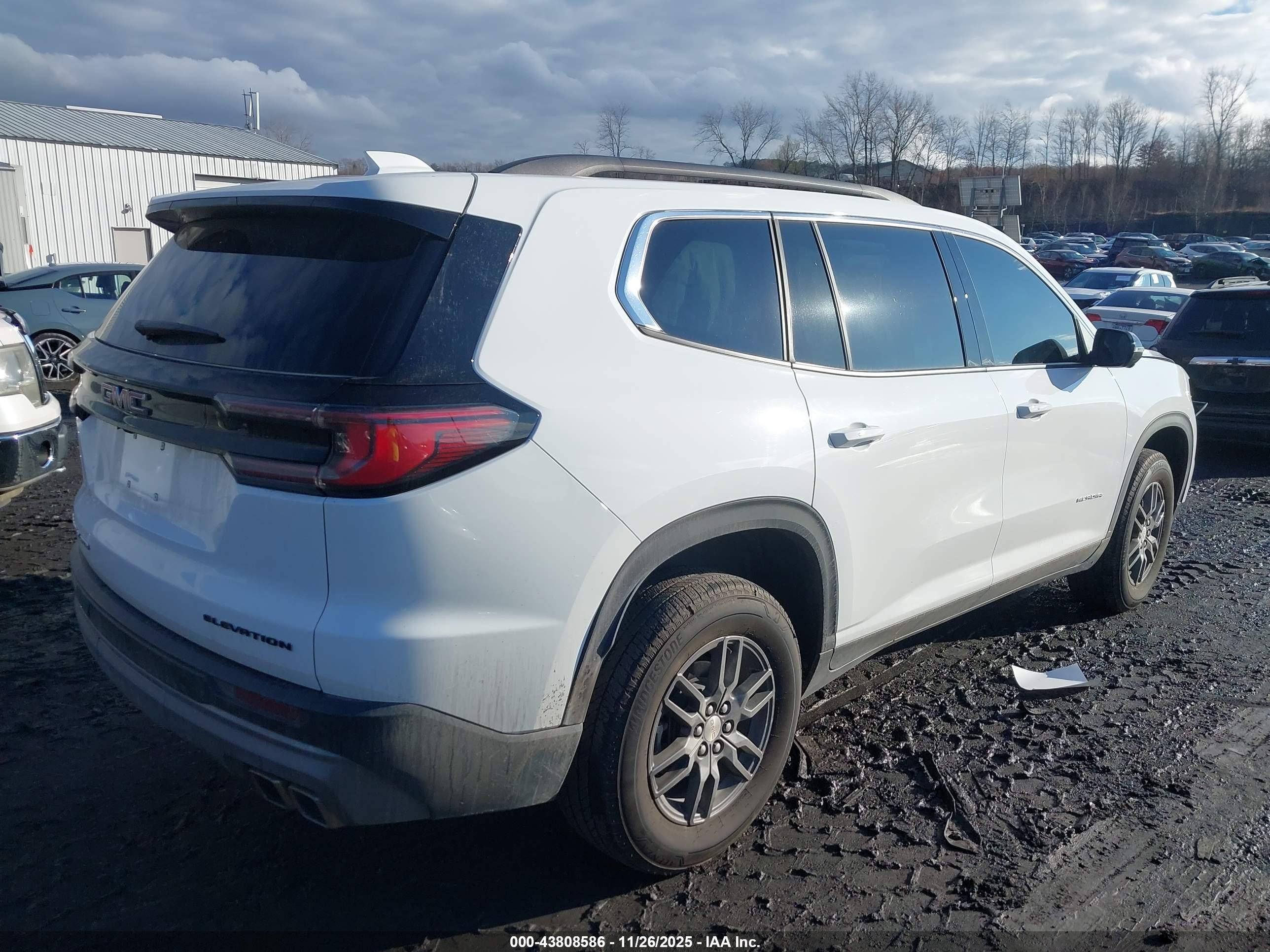 GMC ACADIA image 4