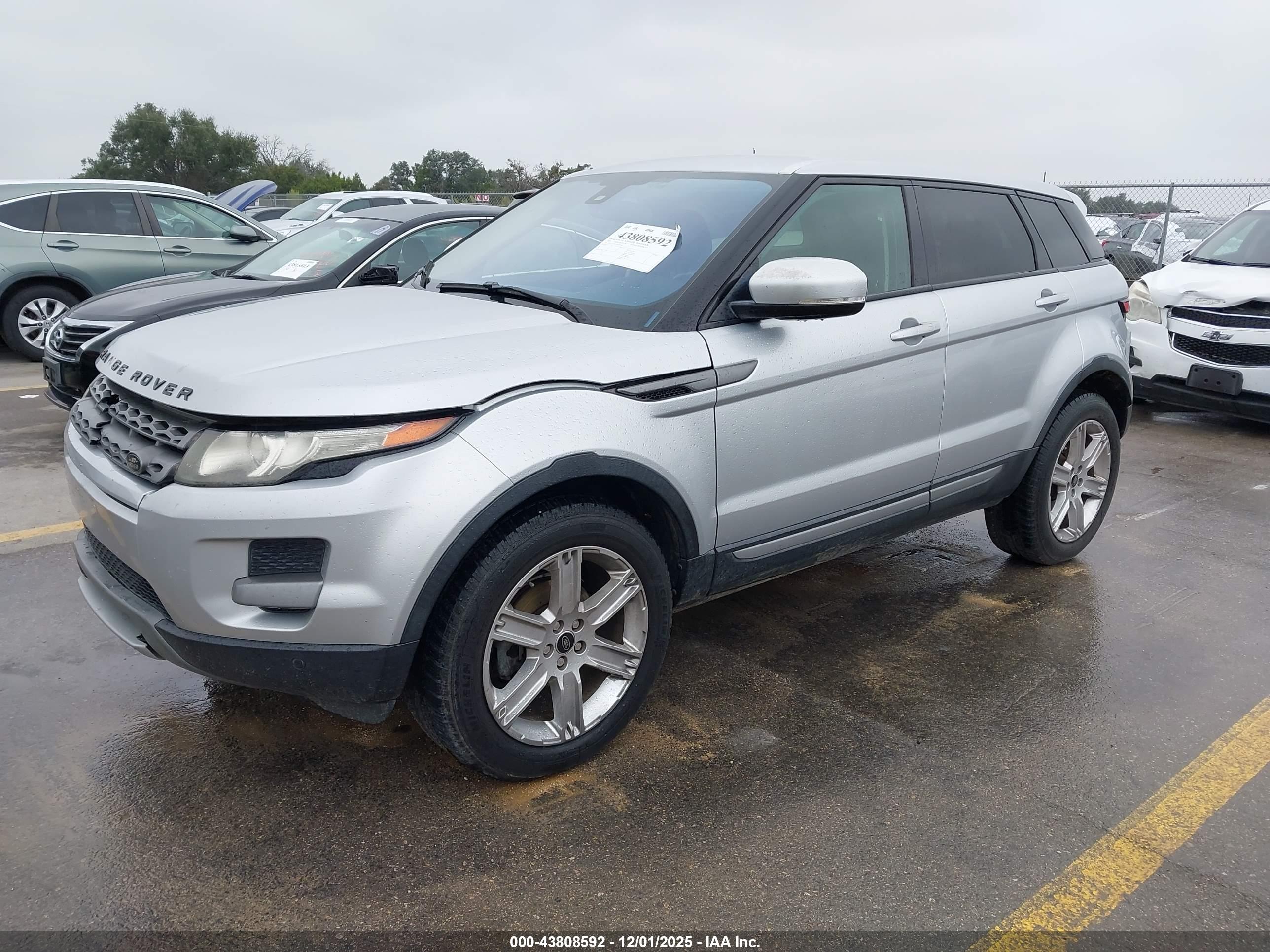 LAND ROVER image 2