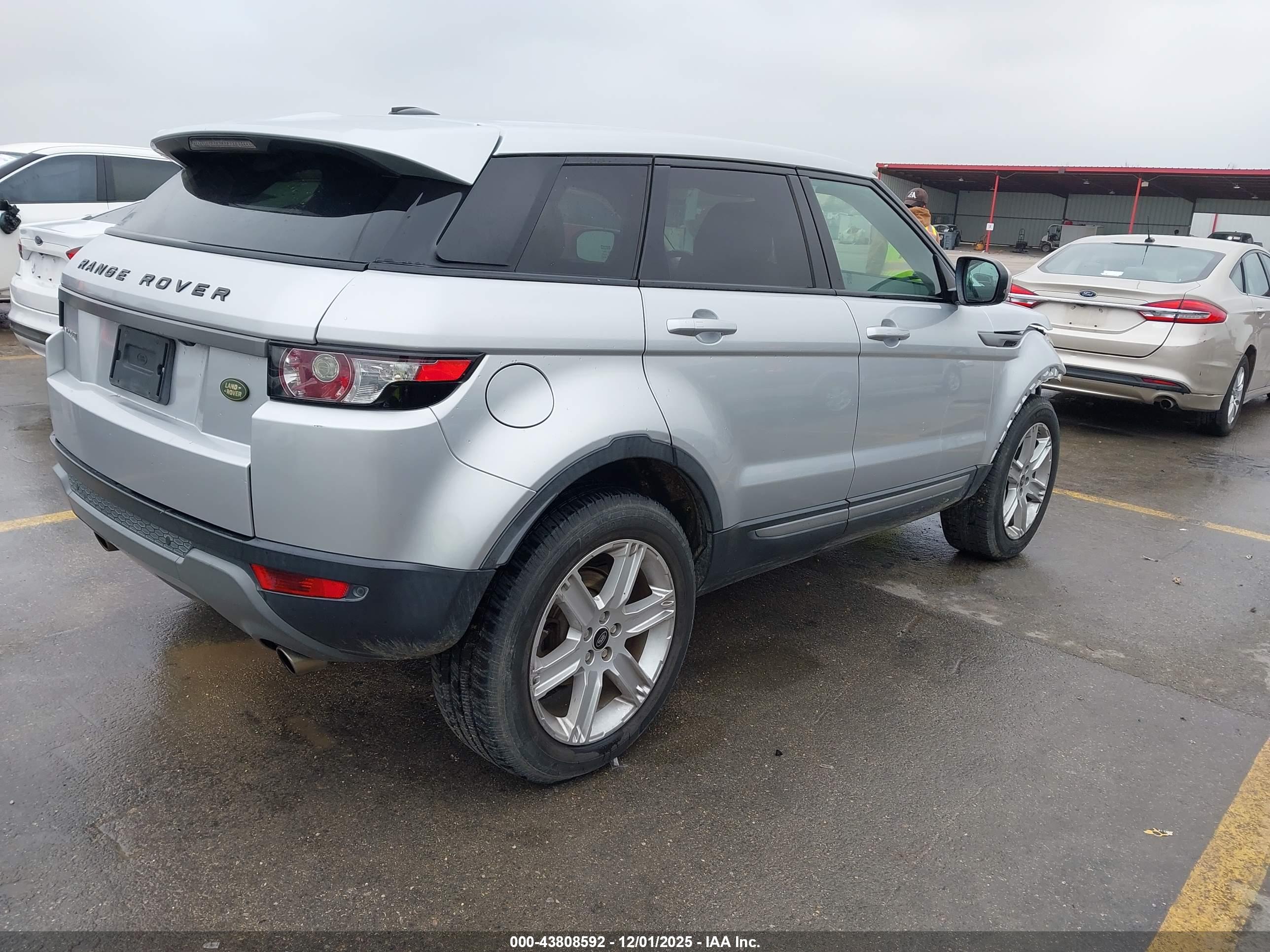 LAND ROVER image 4