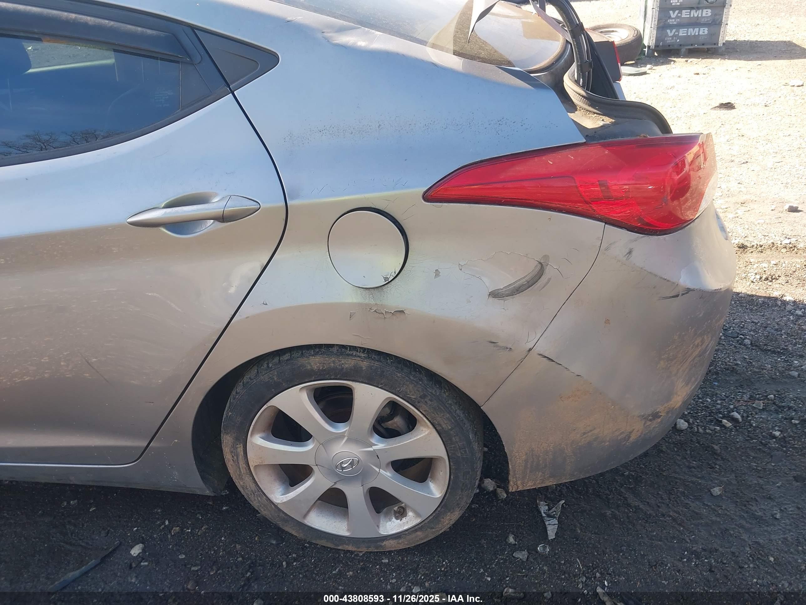 HYUNDAI ELANTRA image 6