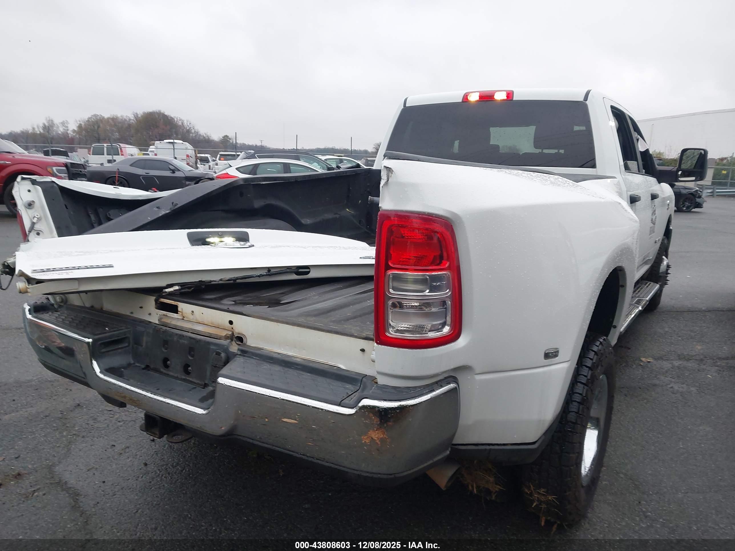 RAM 3500 image 4
