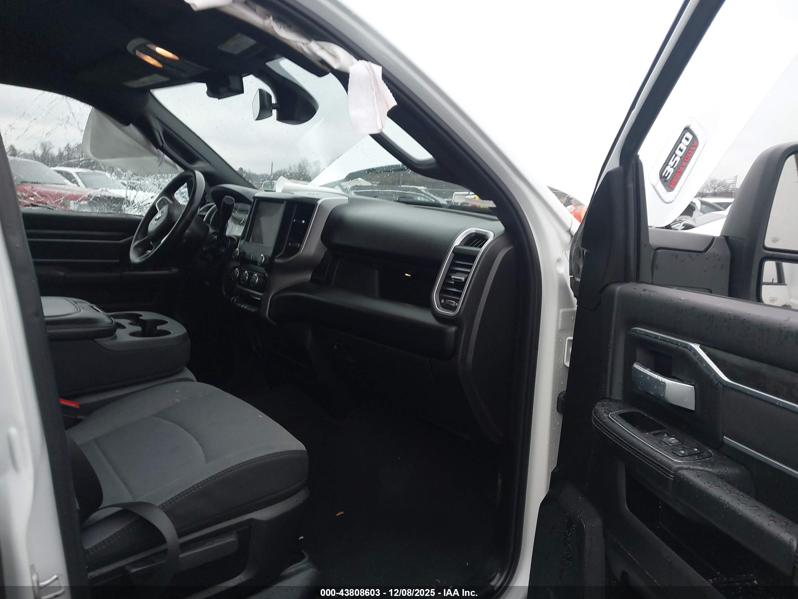 RAM 3500 image 5